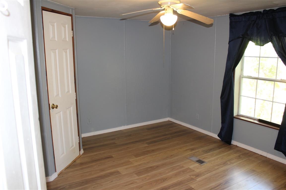 Bedroom 24205248