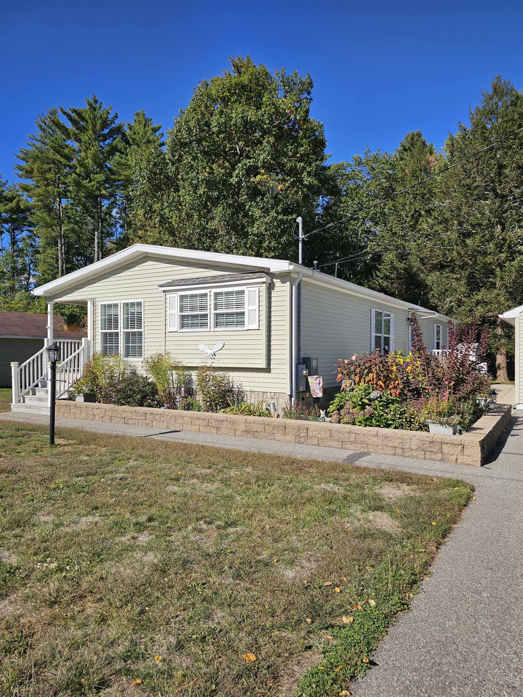 Homes for sale in Sanford, ME | 9 Commodore Cir, Sanford, ME 04073 | MLS# 5064354