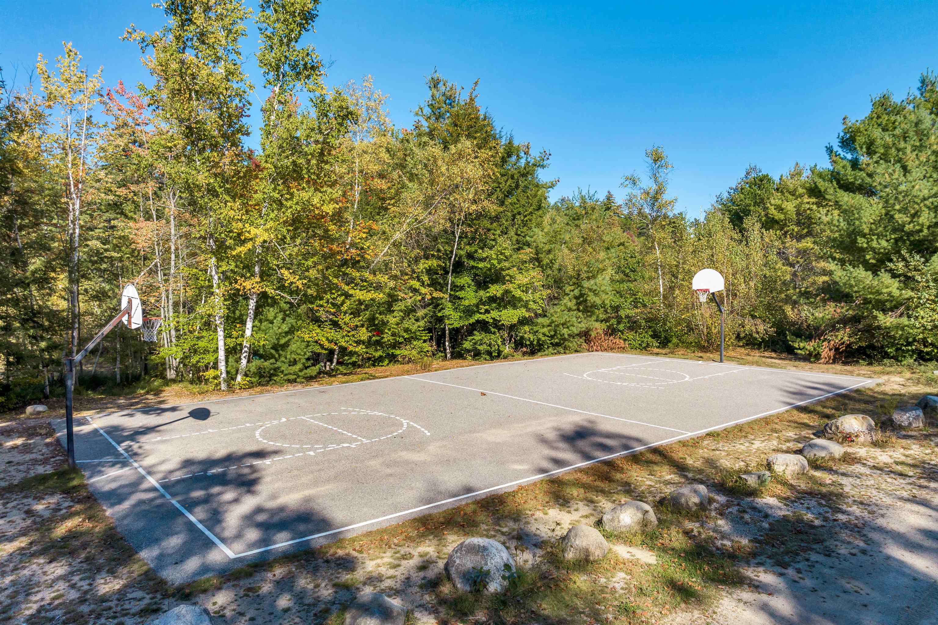 26 St Moritz Dr, Madison, NH 03849