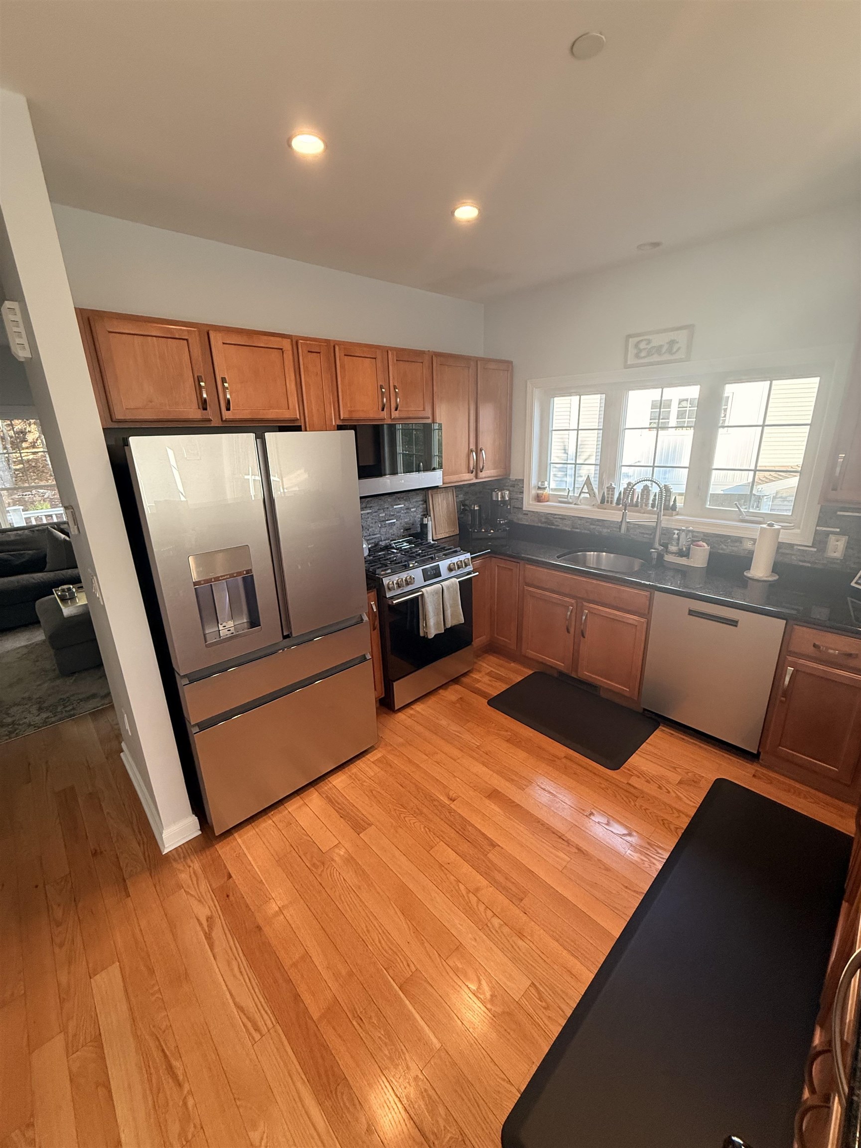 Homes for sale in Manchester, NH | 61 Woodview Way, Manchester, NH 03102 | MLS# 5064441