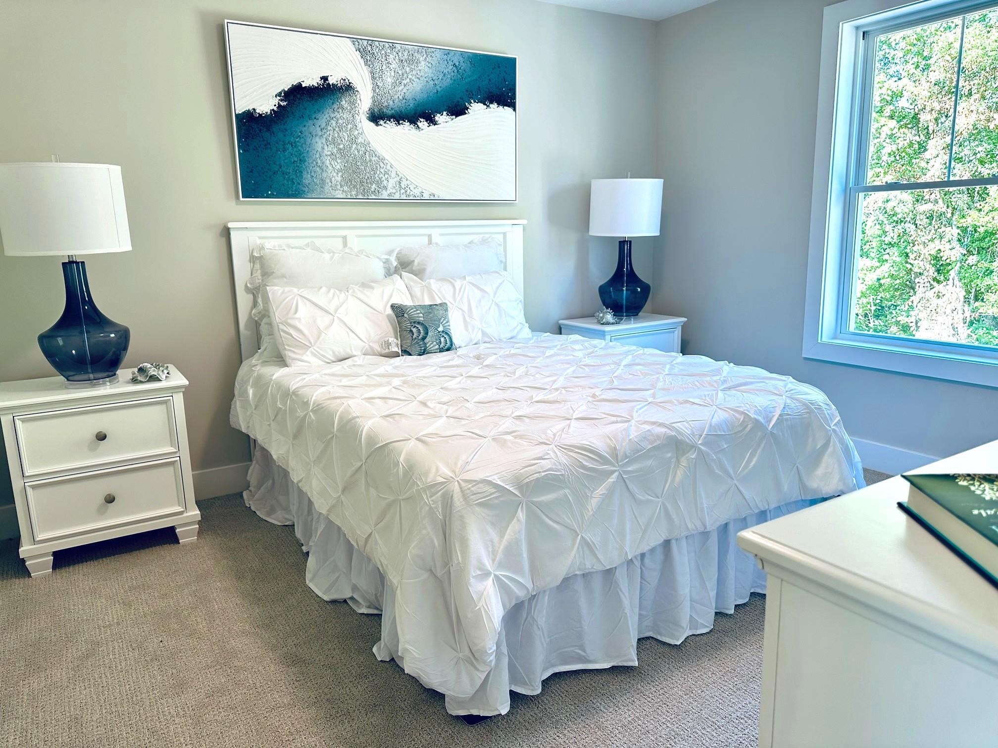 11 Elise Ave, Londonderry, NH 03053