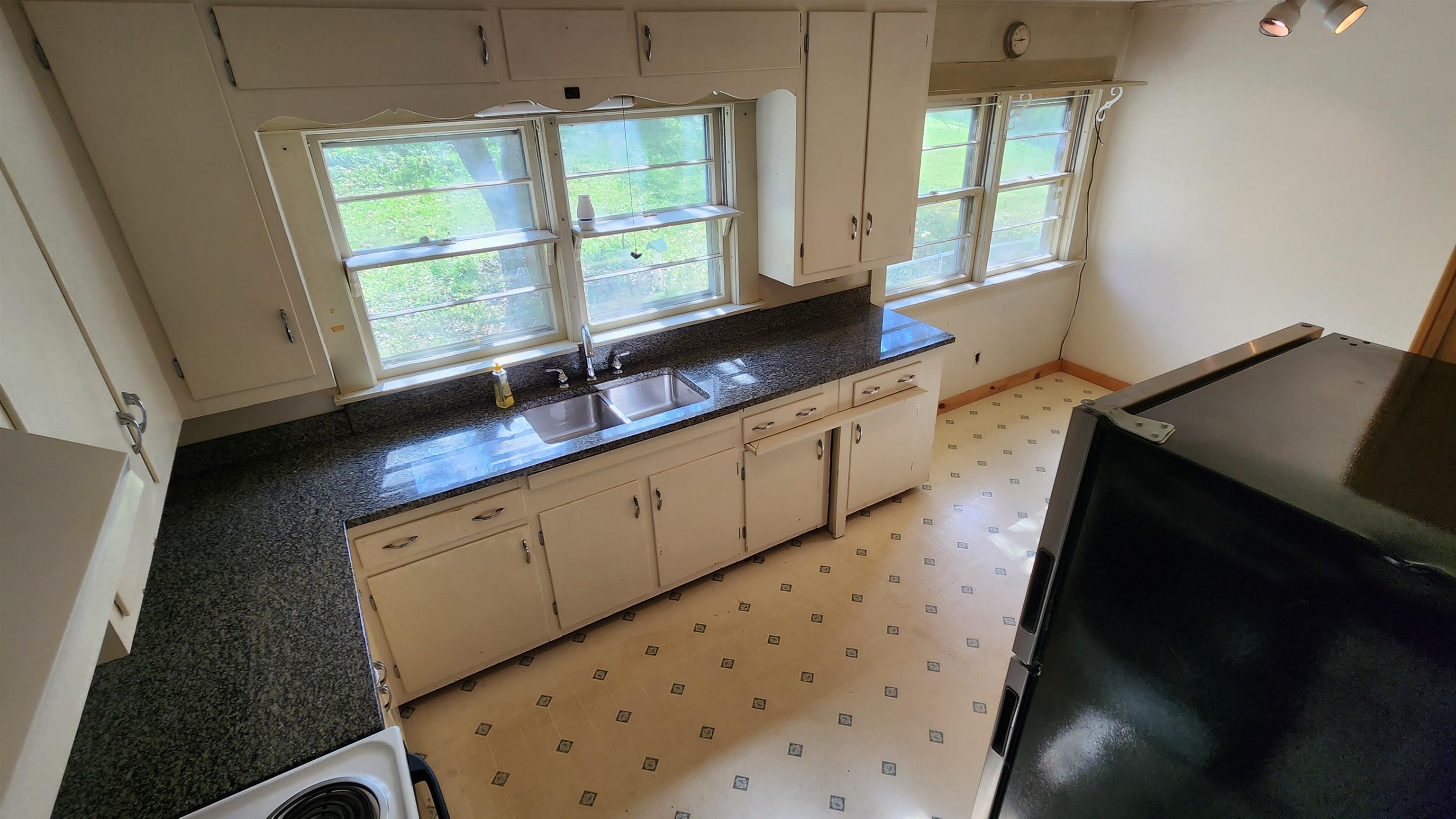 45 Chase St, Claremont, NH 03743