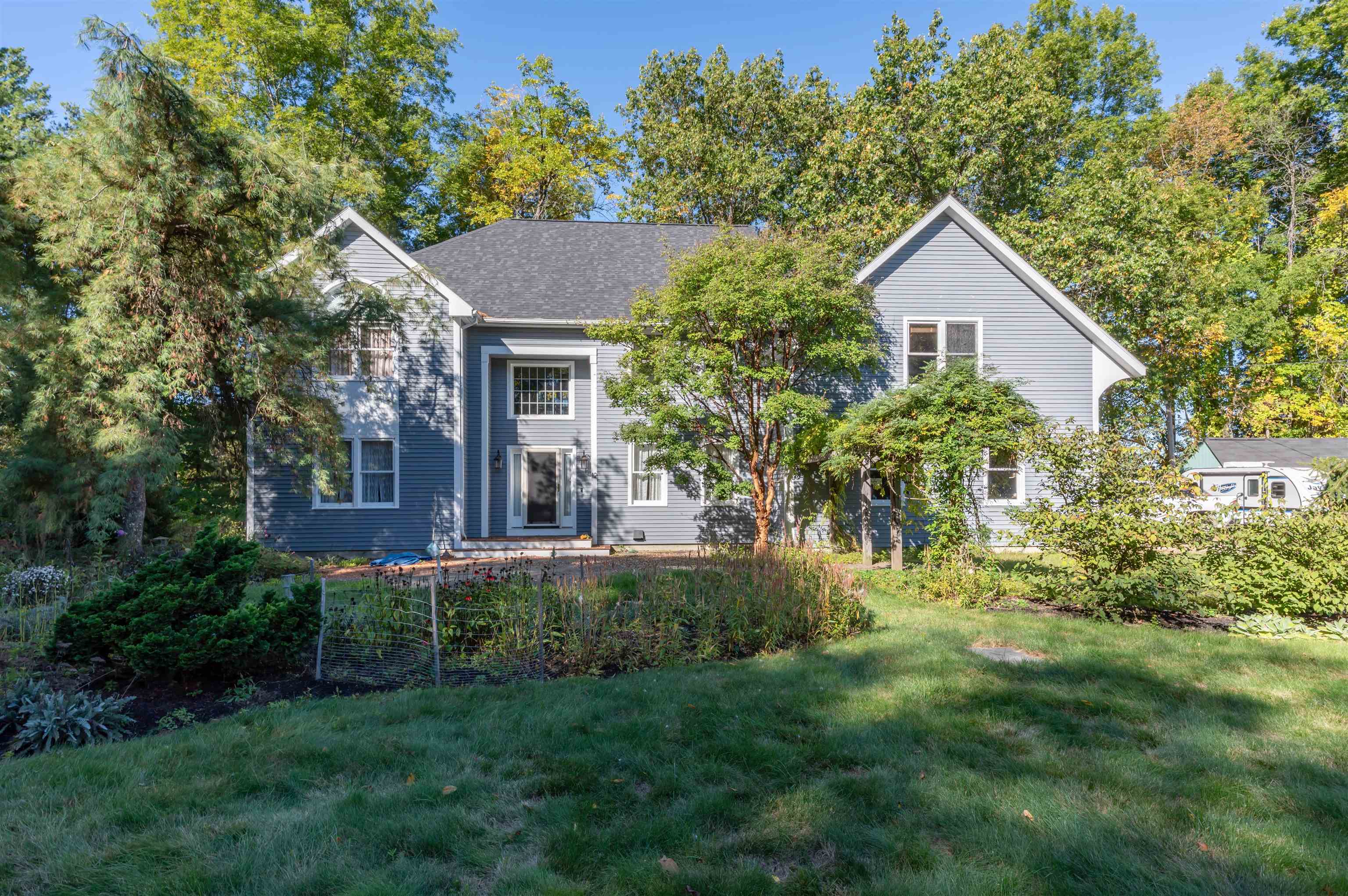 12 Leclair Dr, Hudson, NH 03051