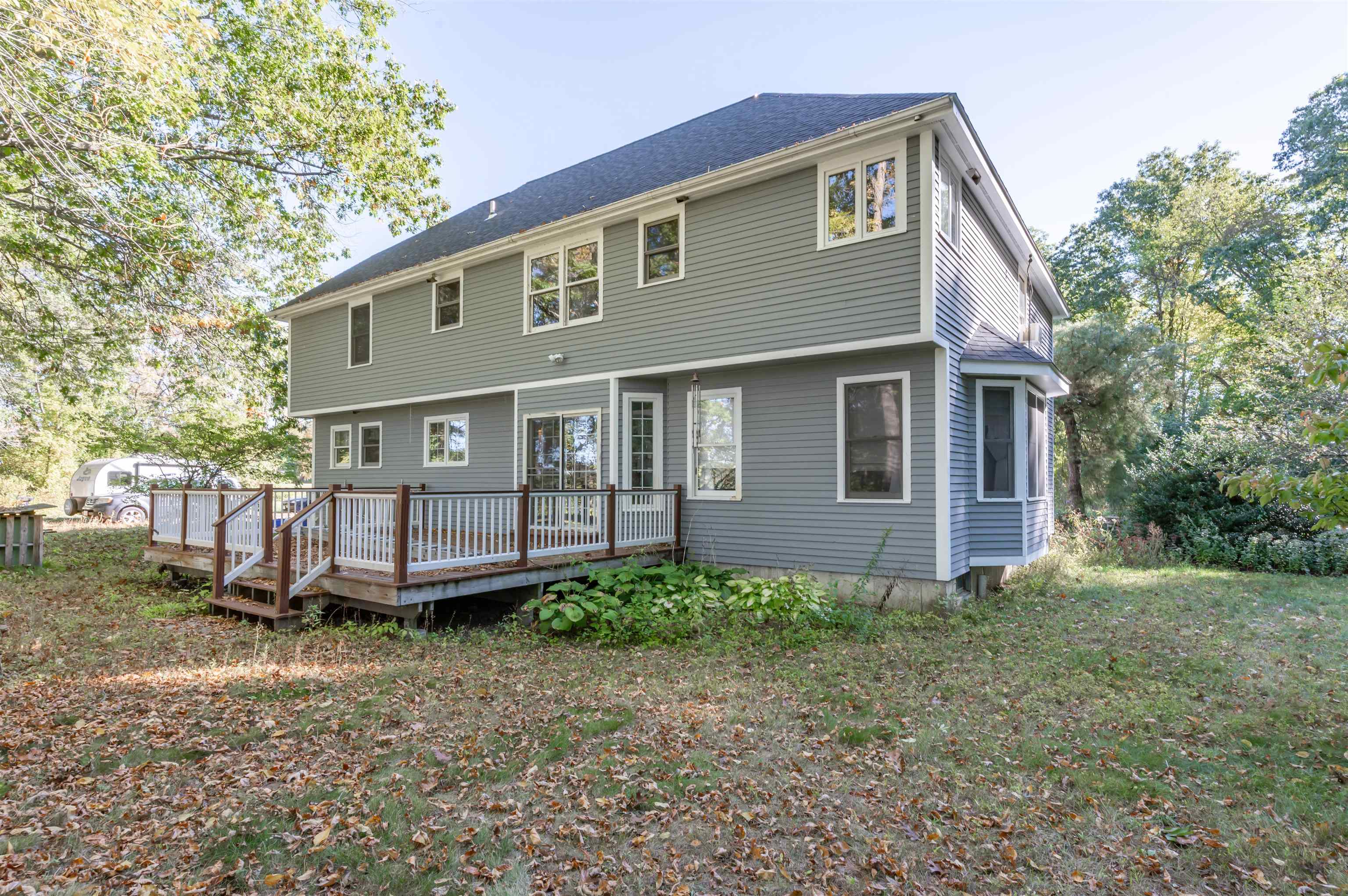 12 Leclair Dr, Hudson, NH 03051