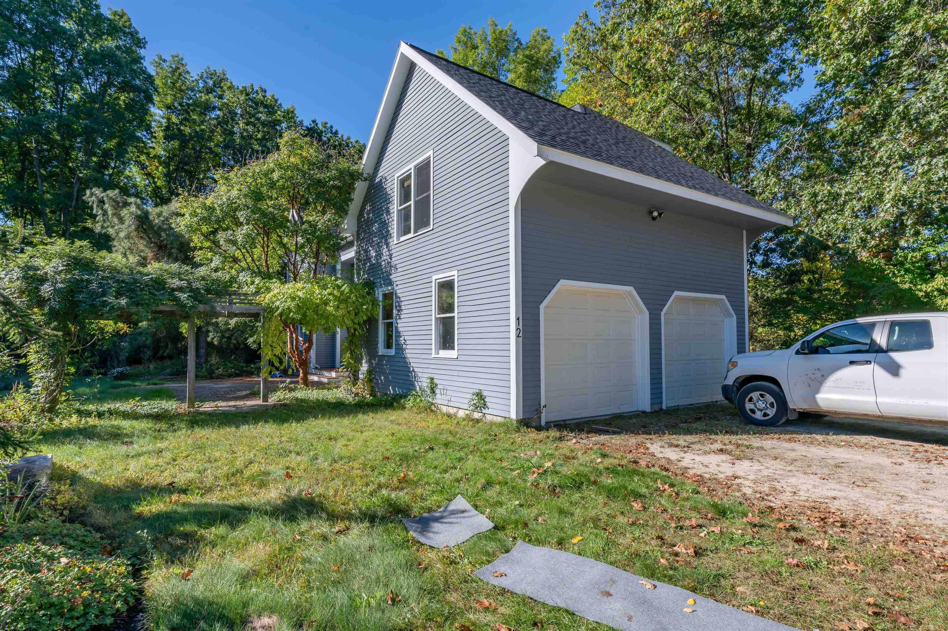 12 Leclair Dr, Hudson, NH 03051