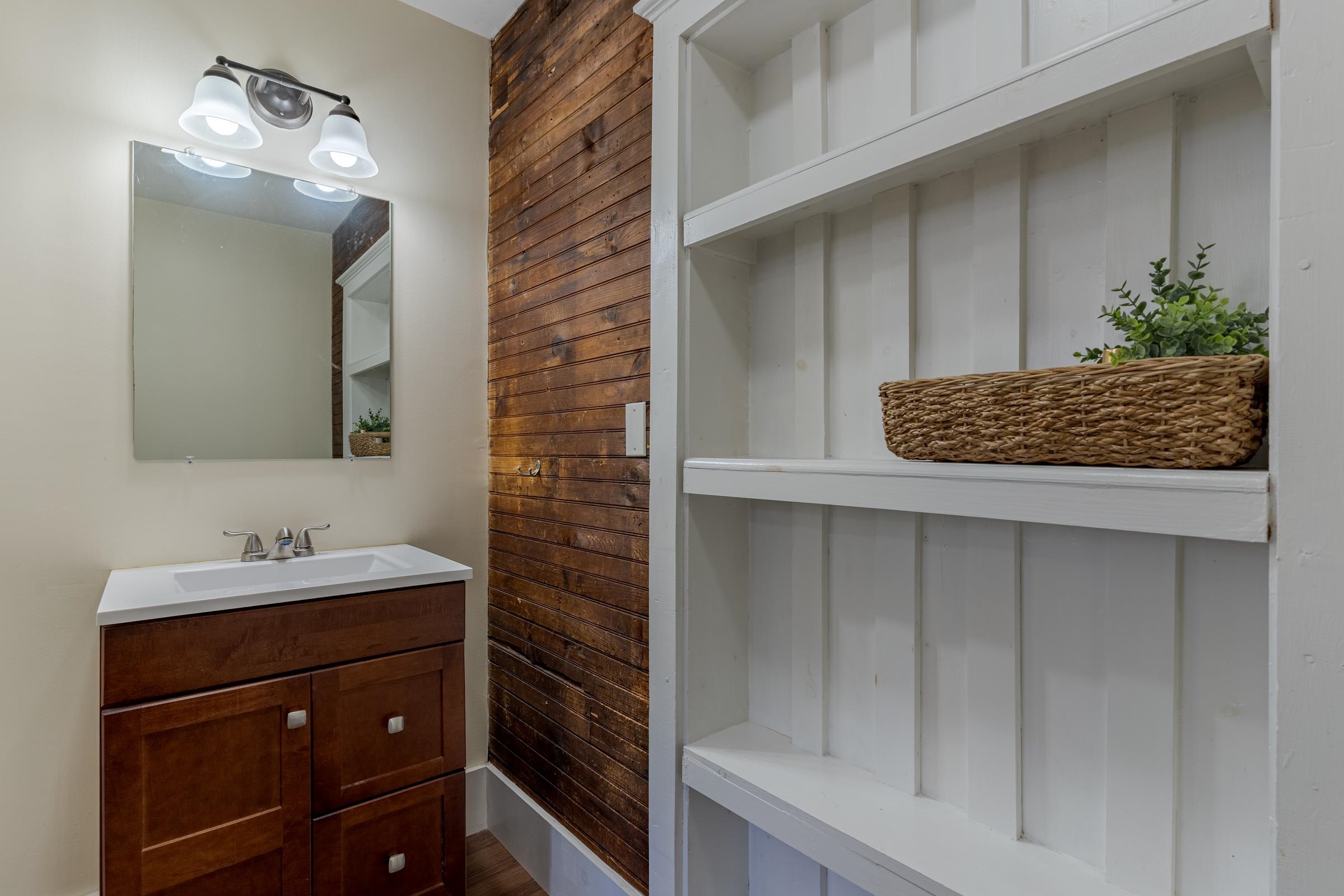 1 Farrington St, Rochester, NH 03867