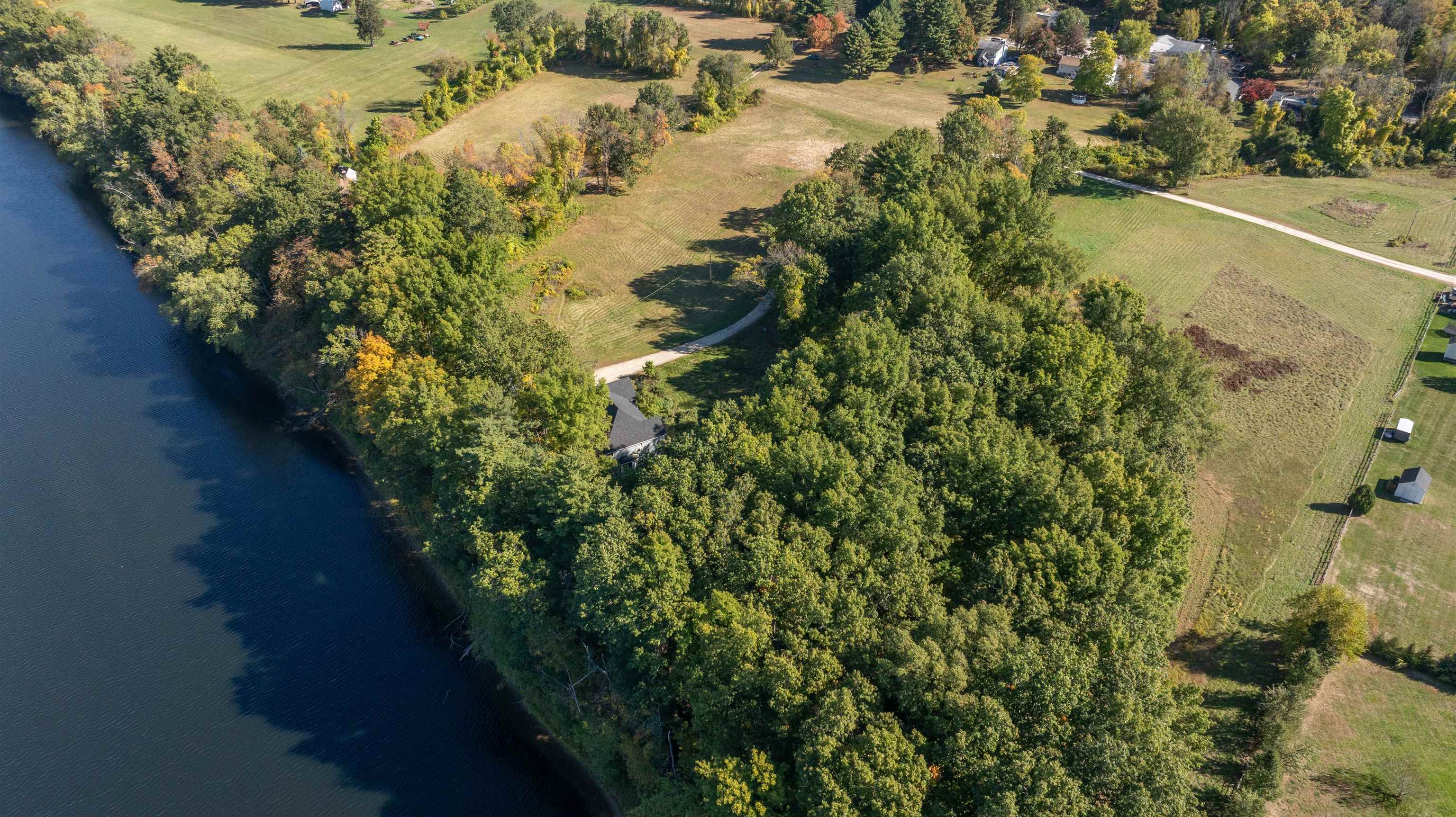 12 Leclair Dr, Hudson, NH 03051