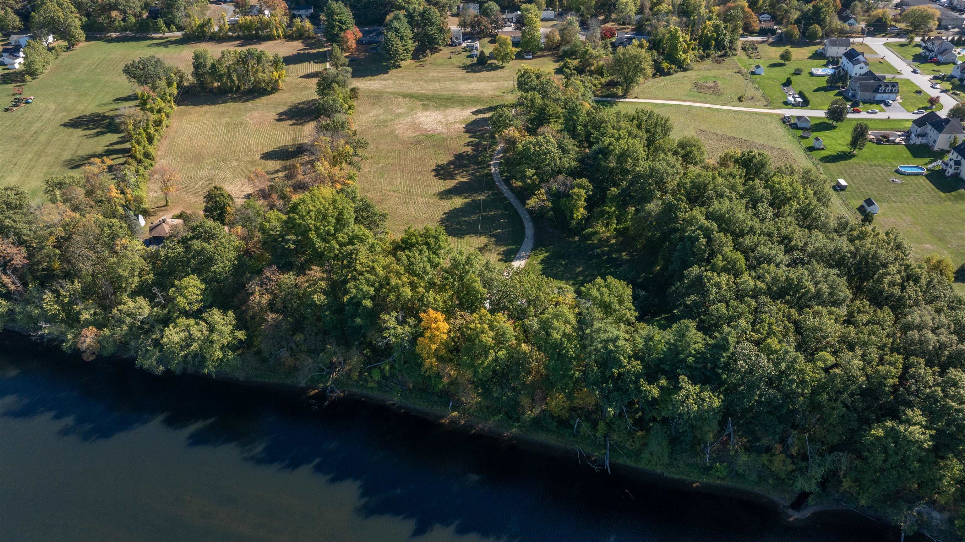 12 Leclair Dr, Hudson, NH 03051