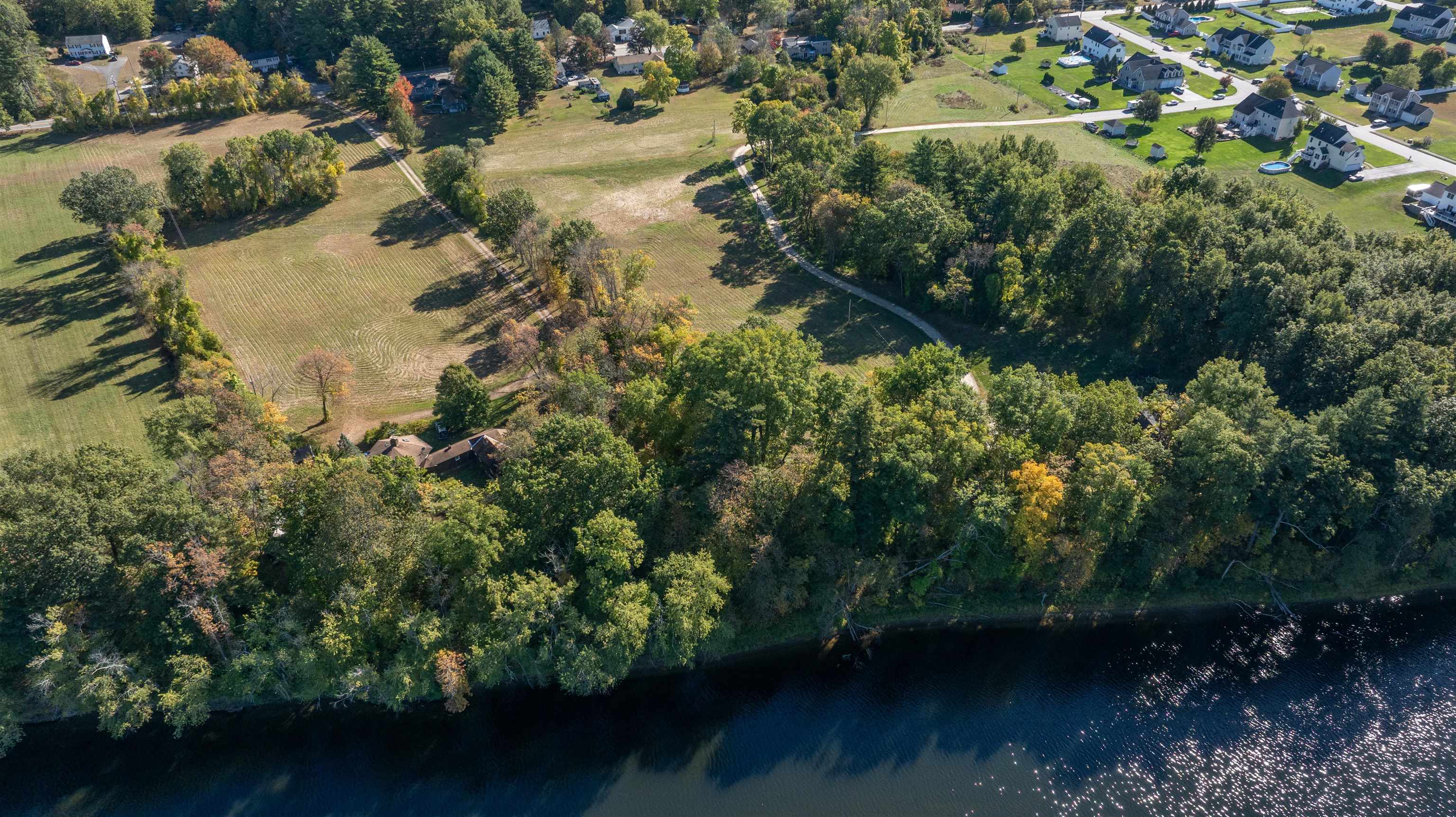 12 Leclair Dr, Hudson, NH 03051