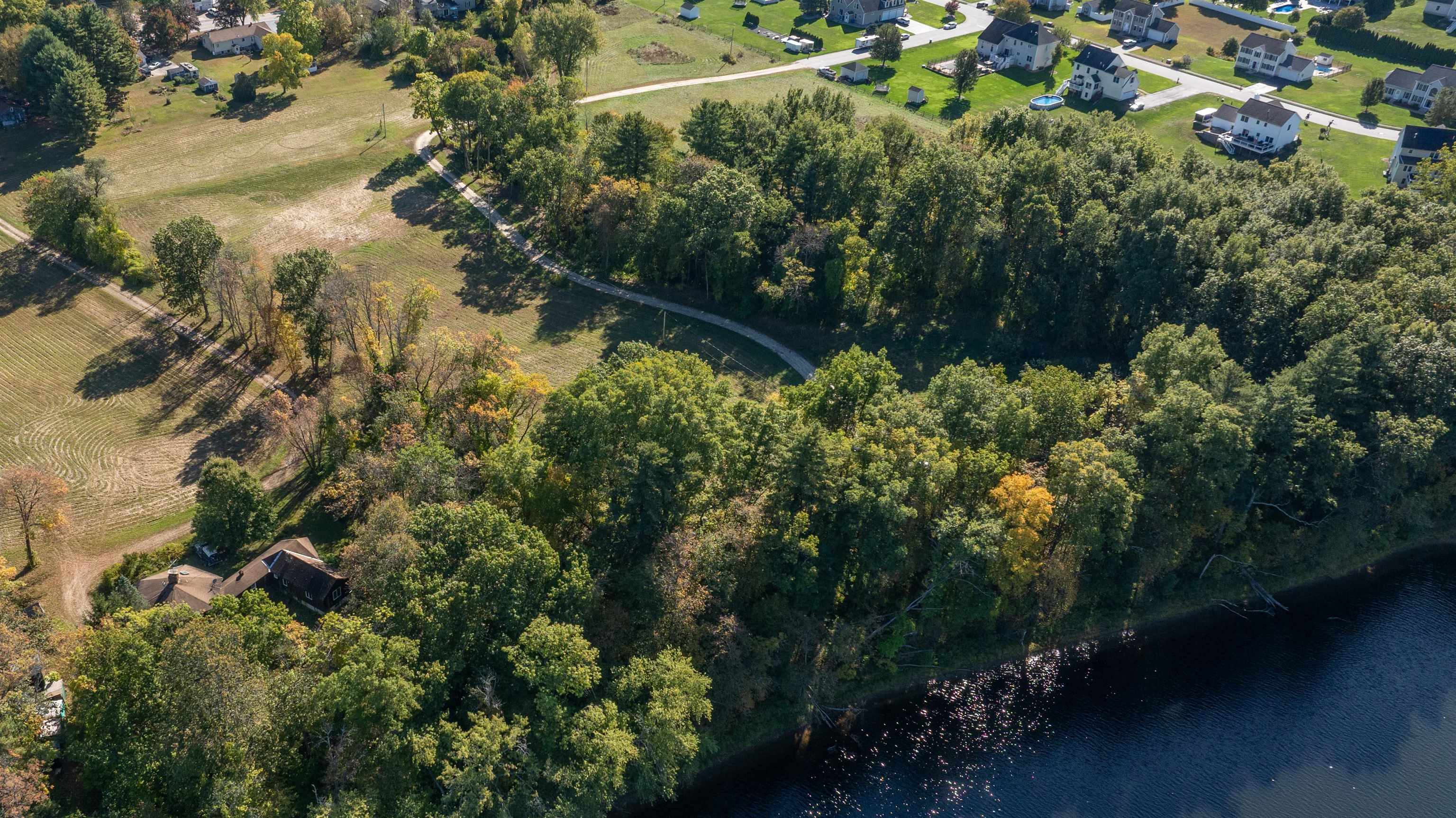 12 Leclair Dr, Hudson, NH 03051