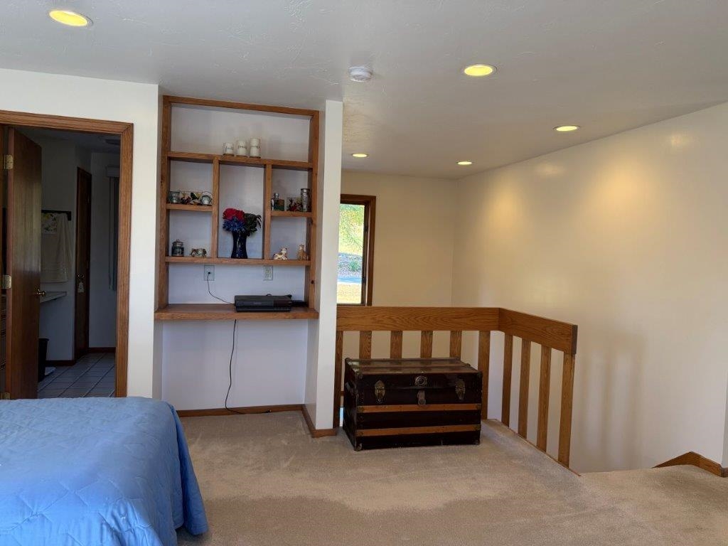 Loft With Built Ins 24228802