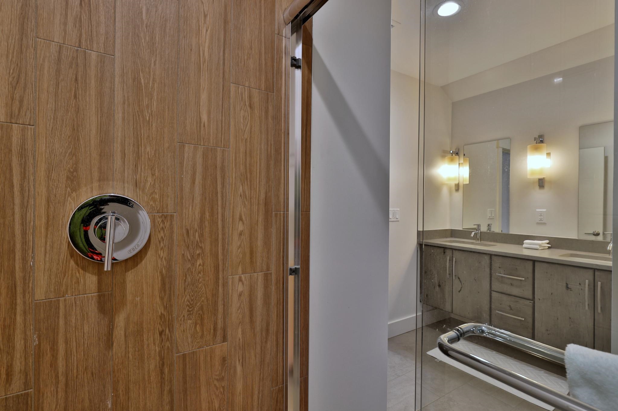 Tile detail in primary bathroom shower 24245798