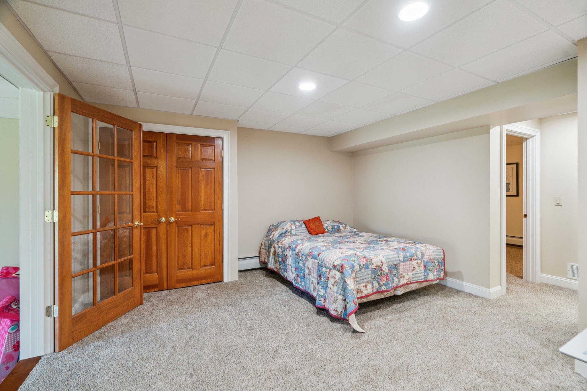 Extra sleeping space 24193682