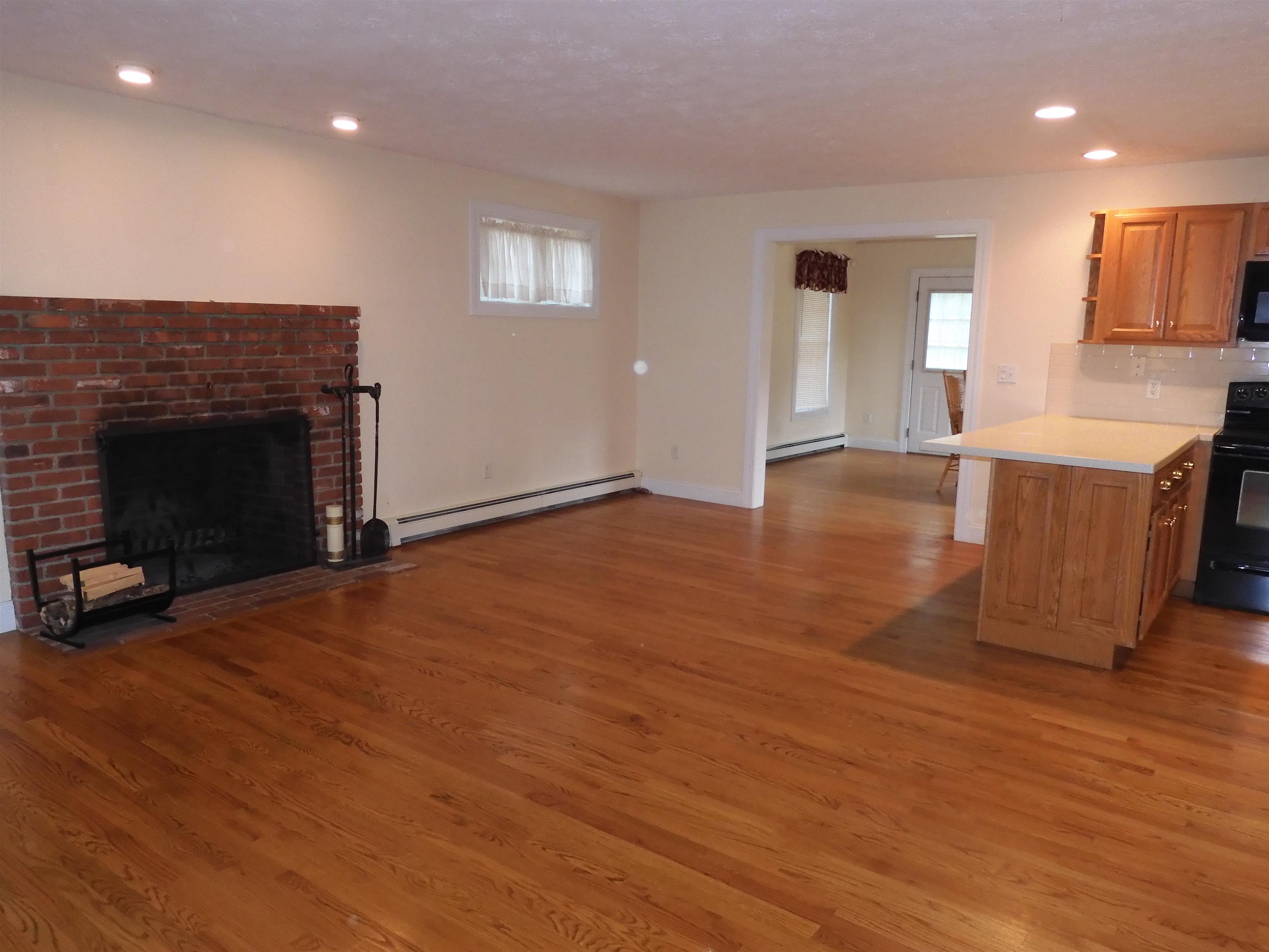 Homes for sale in Hooksett, NH | 27 Martins Ferry Rd, Hooksett, NH 03106 | MLS# 5065079