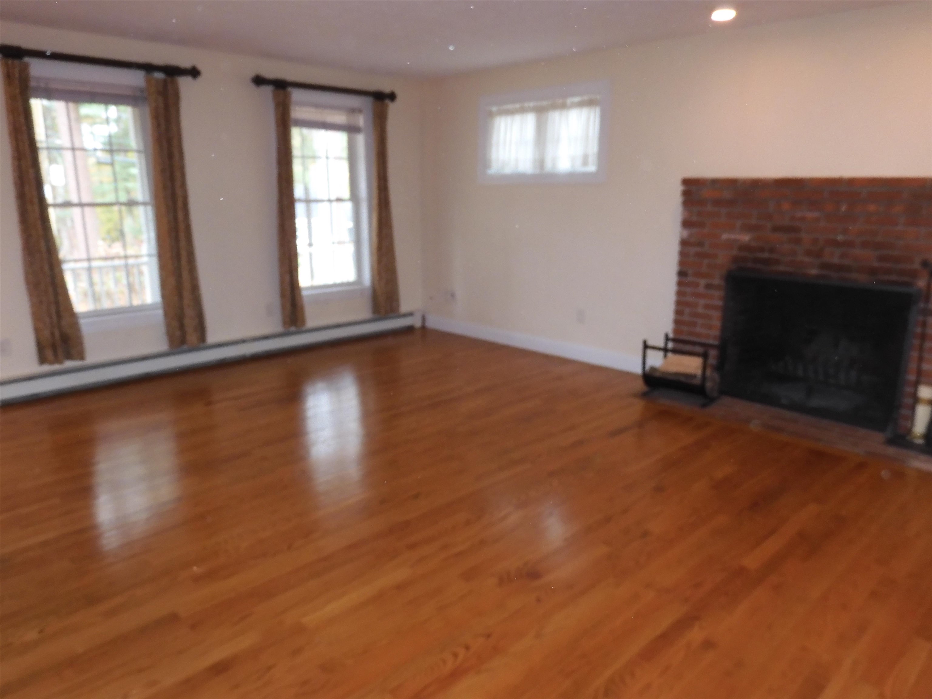 Homes for sale in Hooksett, NH | 27 Martins Ferry Rd, Hooksett, NH 03106 | MLS# 5065079