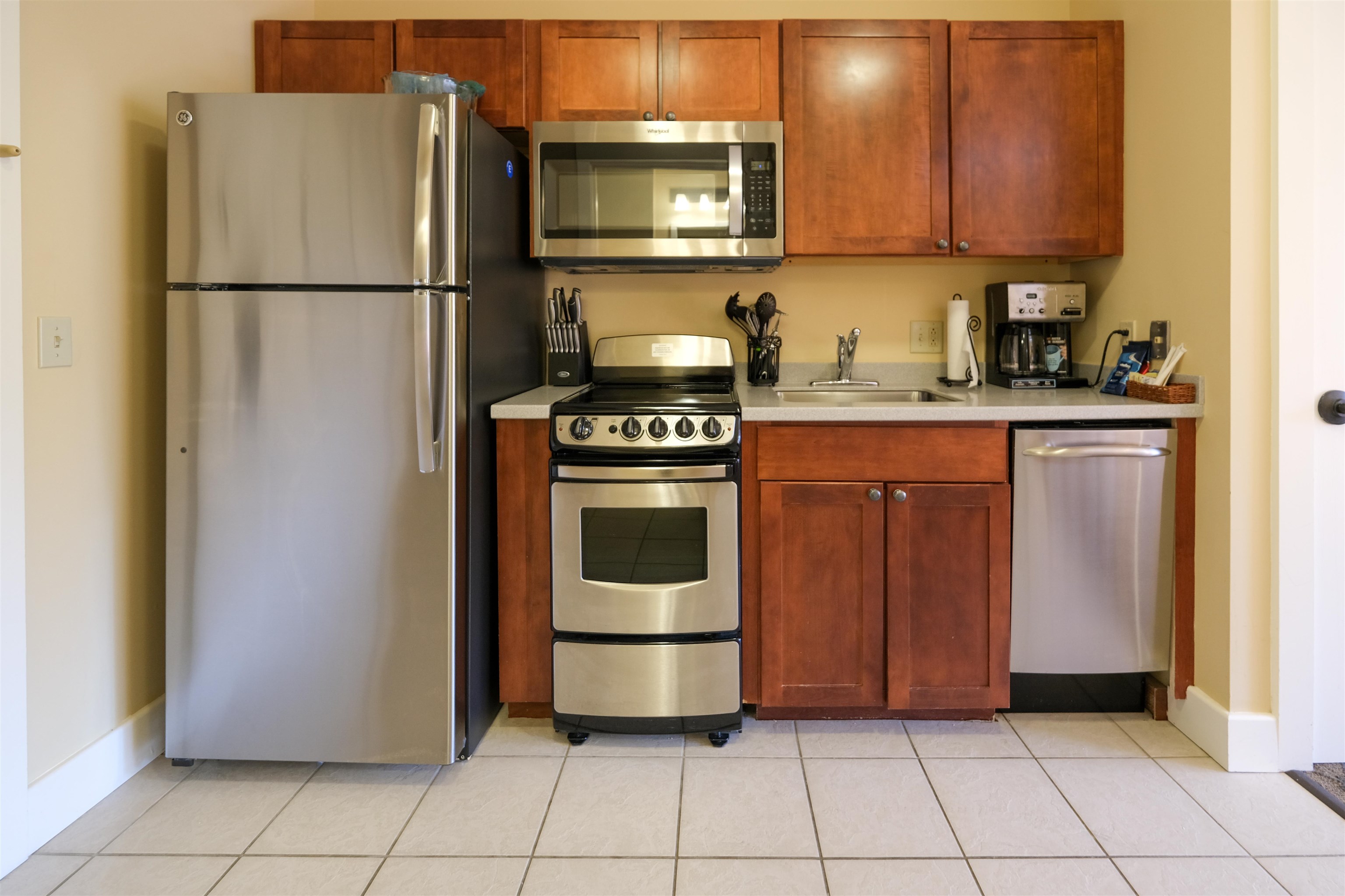 Fully applianced kitchen 24250243