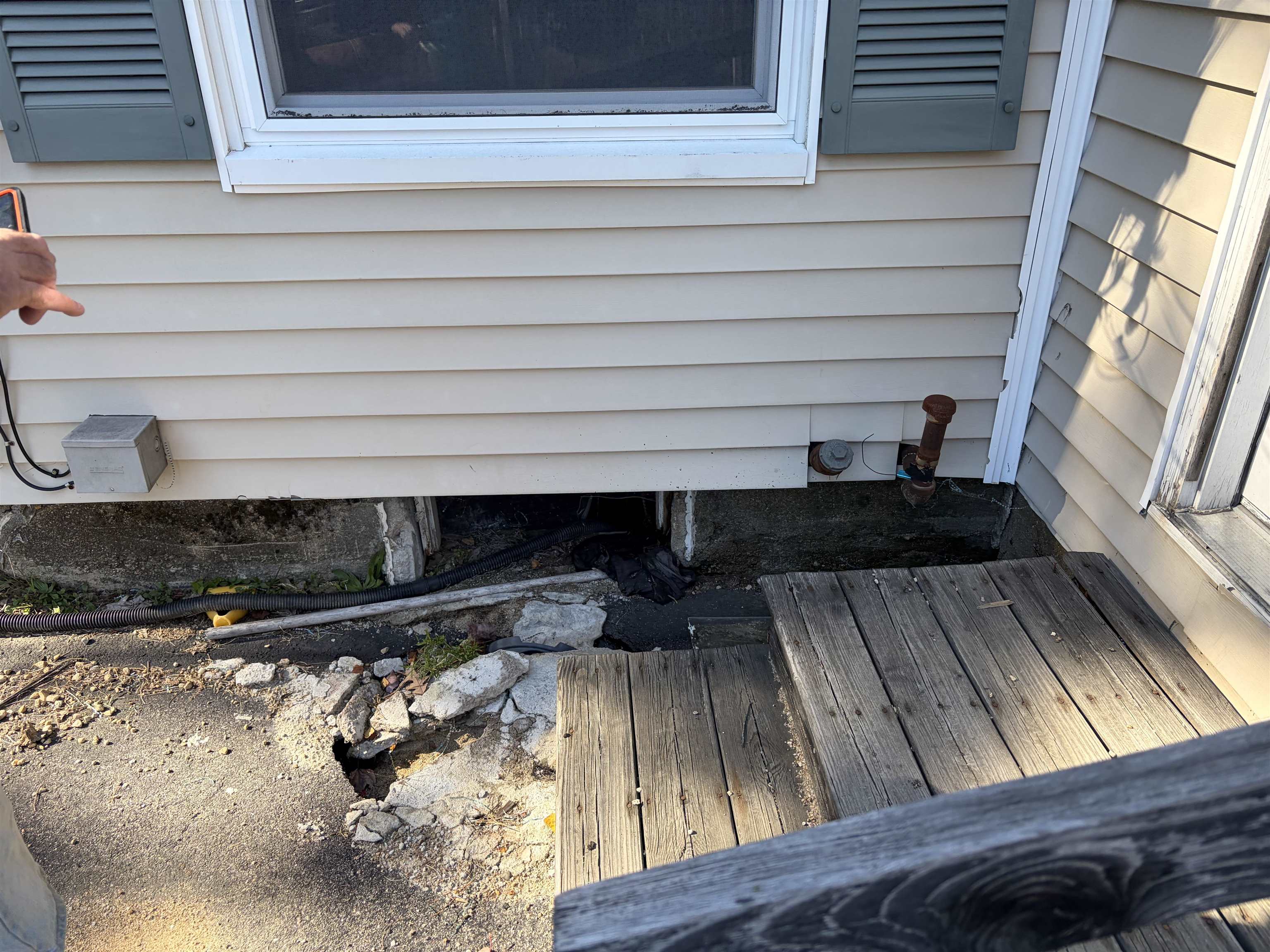 96 Salmon Falls Rd, Rochester, NH 03868