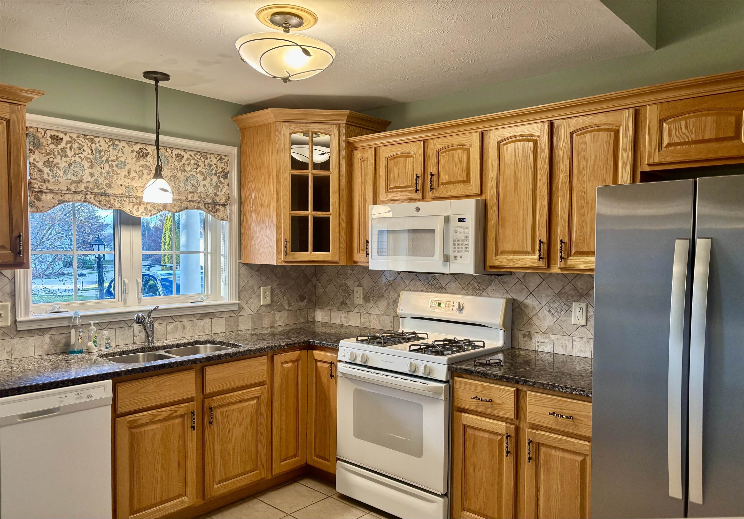 5 Holly Cir, Bow, NH 03304