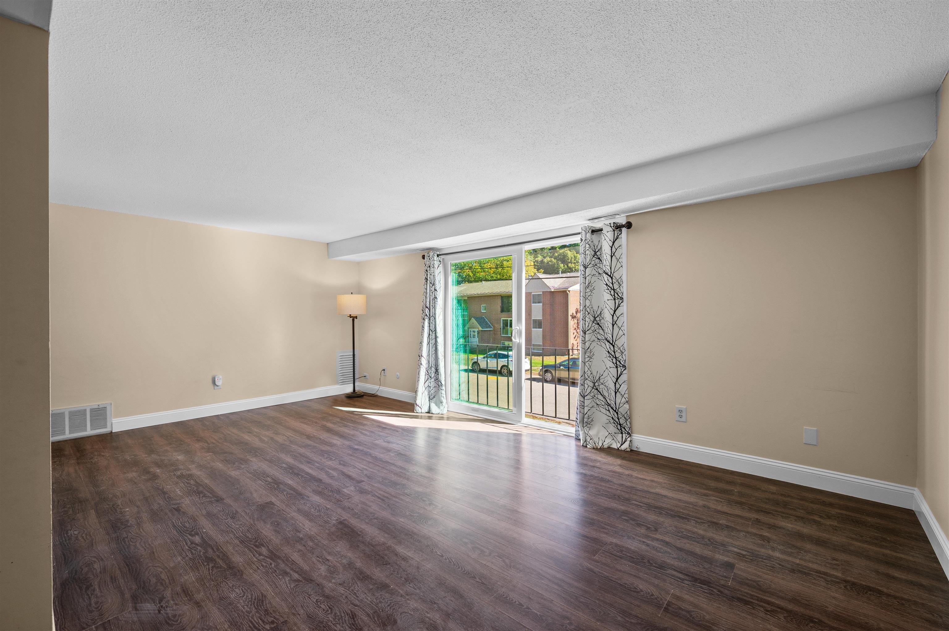 Homes for sale in Exeter, NH | 4 Brookside Dr #6, Exeter, NH 03833 | MLS# 5065414