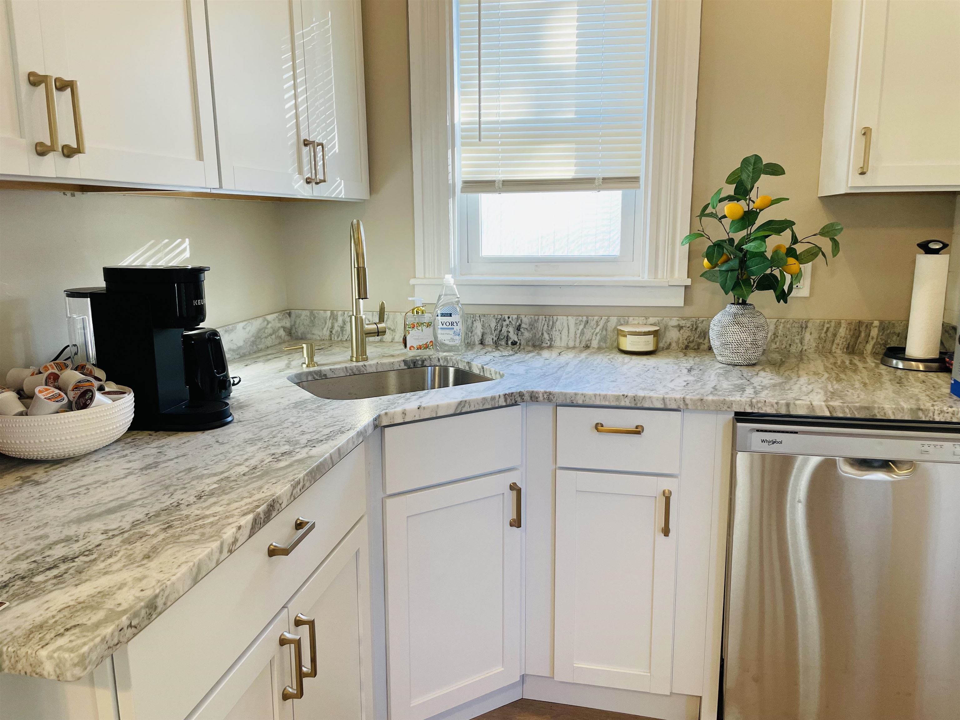 Homes for sale in Manchester, NH | 118 W Hillcrest Ave, Manchester, NH 03103 | MLS# 5065432