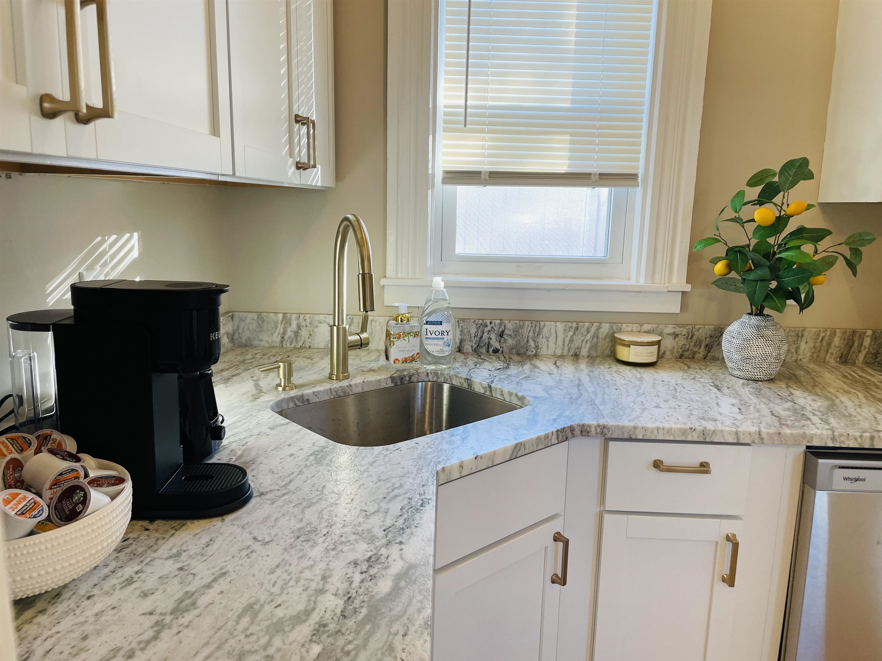 Homes for sale in Manchester, NH | 118 W Hillcrest Ave, Manchester, NH 03103 | MLS# 5065432