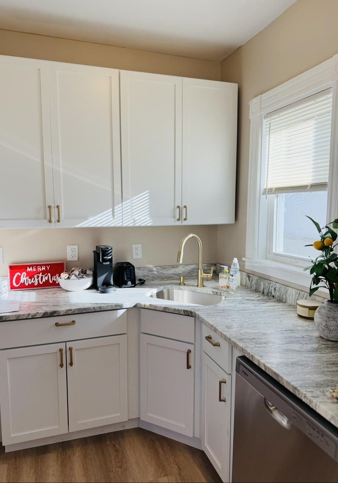 Homes for sale in Manchester, NH | 118 W Hillcrest Ave, Manchester, NH 03103 | MLS# 5065432