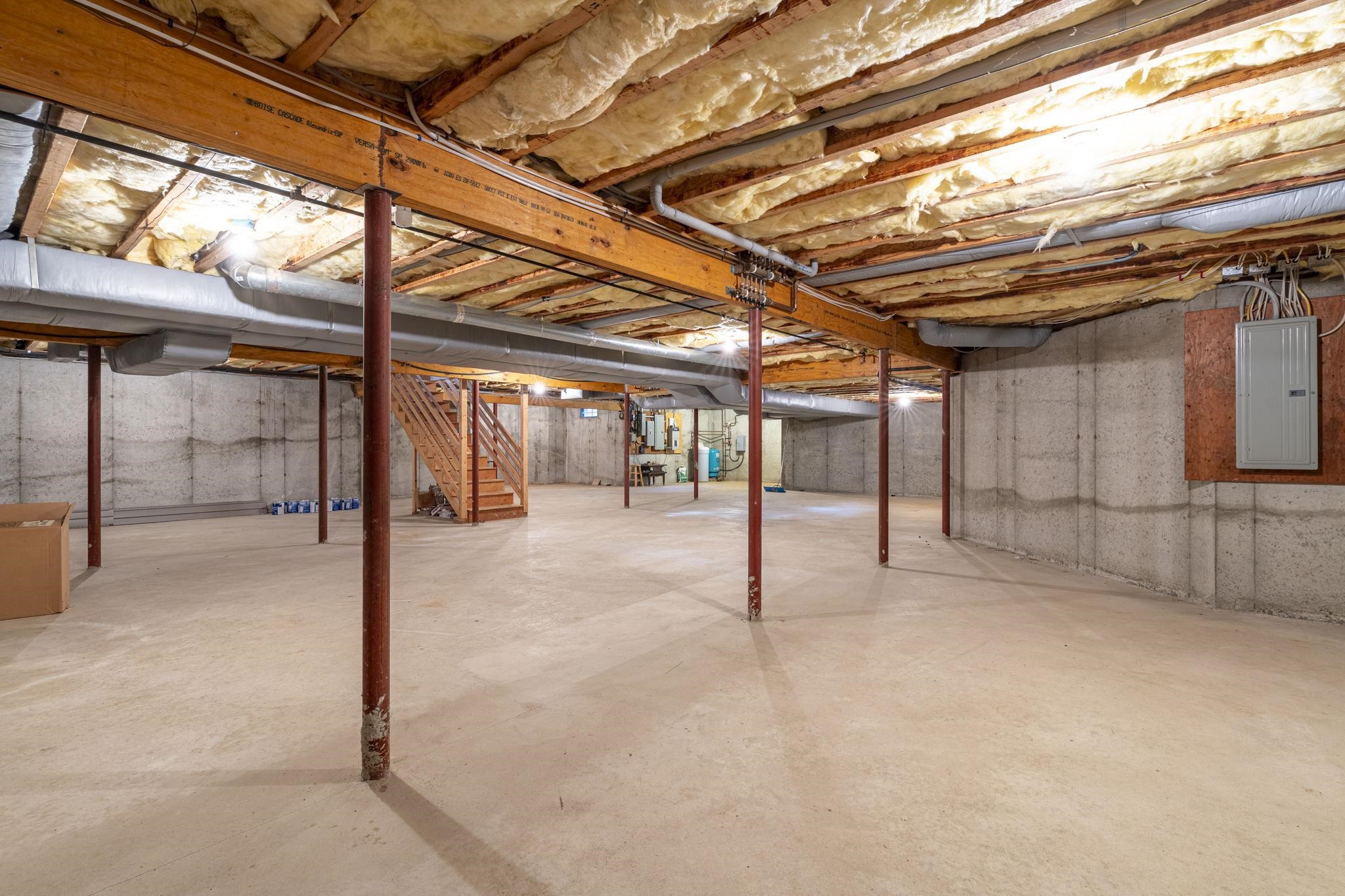 17 Welch Rd, Londonderry, NH 03053