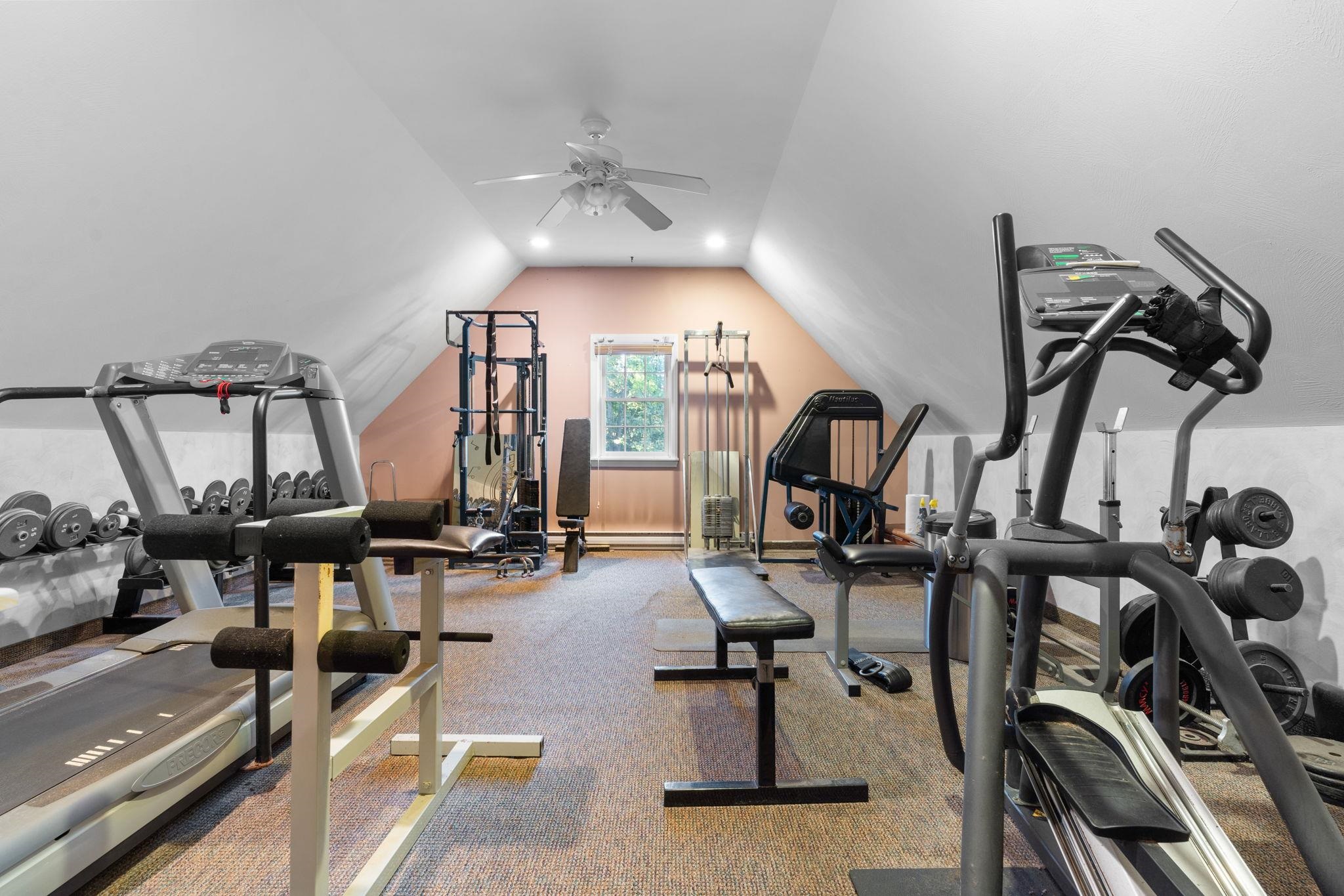 17 Welch Rd, Londonderry, NH 03053