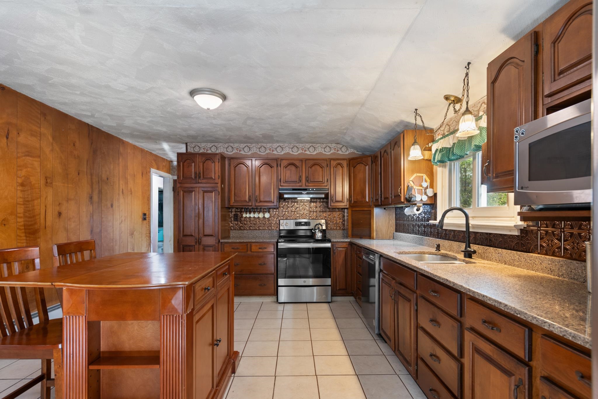 Enter into a sizable kitchen area