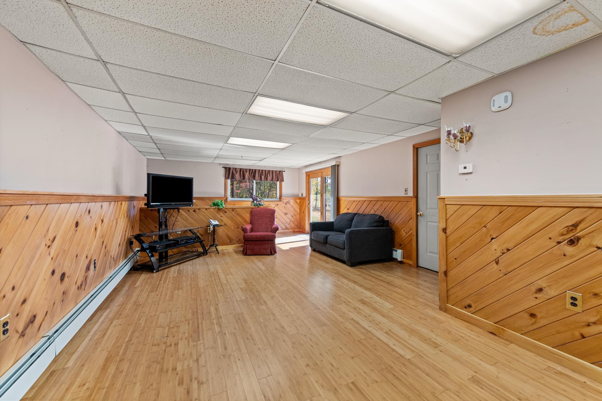 This space offers bamboo flooring