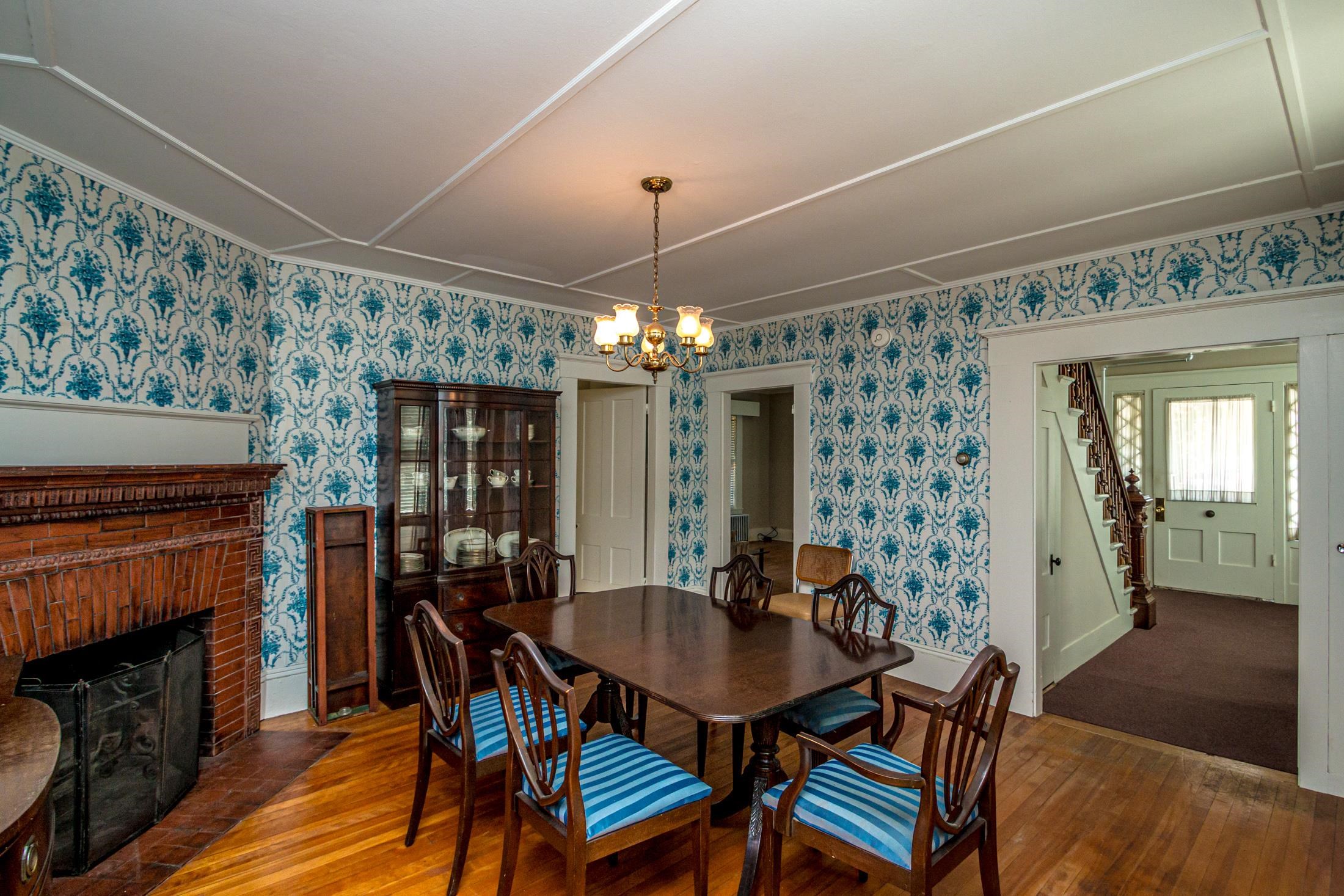 19 Elm St, Whitefield, NH 03598