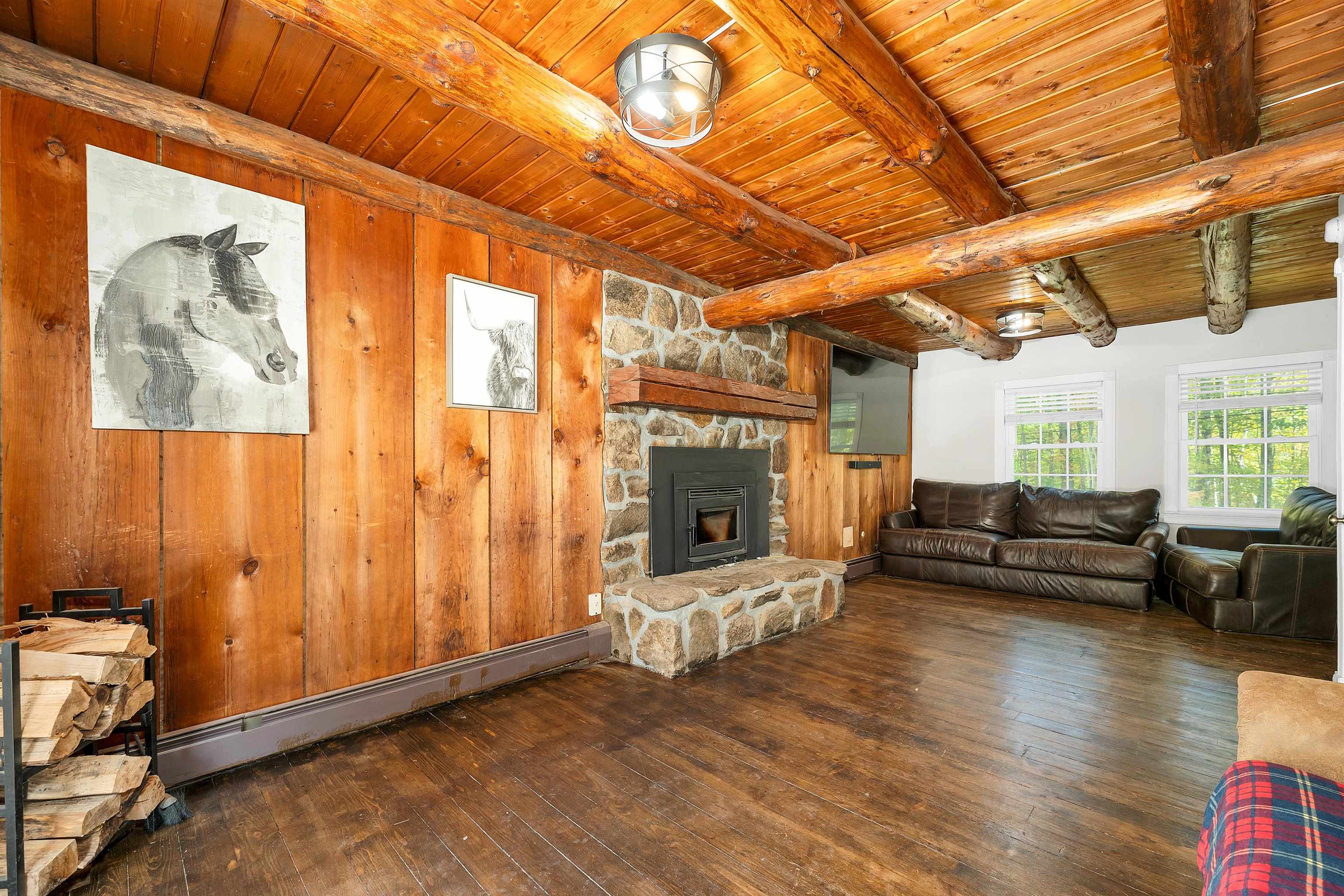 Living Room 24267132