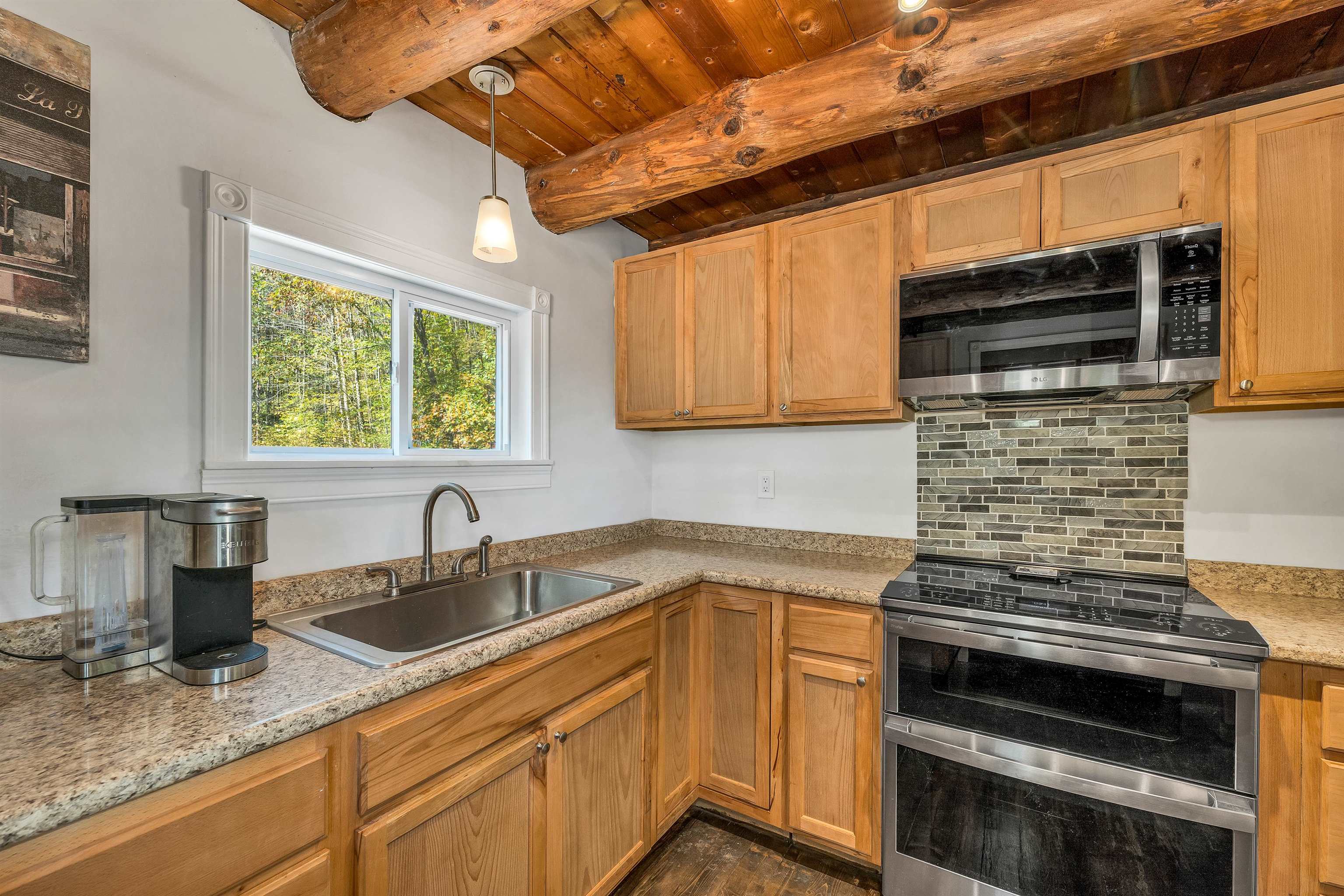 Eat-In Kitchen 24267107