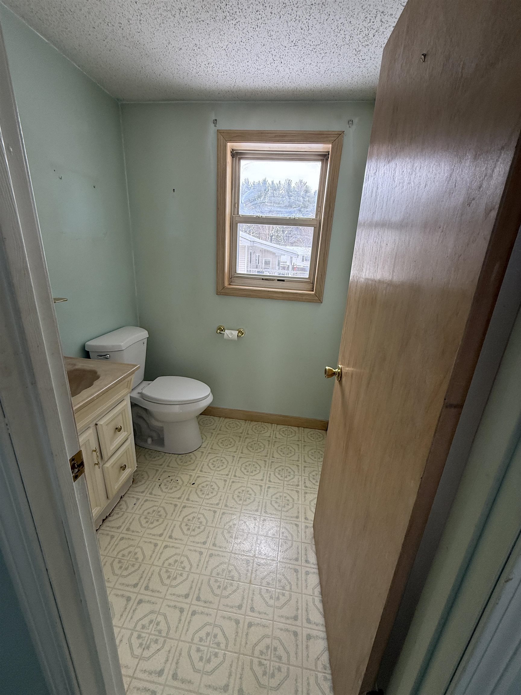 Homes for sale in Nashua, NH | 20 Martha St, Nashua, NH 03062 | MLS# 5065638