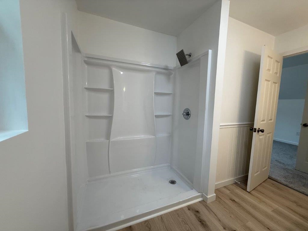 Ensuite Bedroom & Bath 24275309