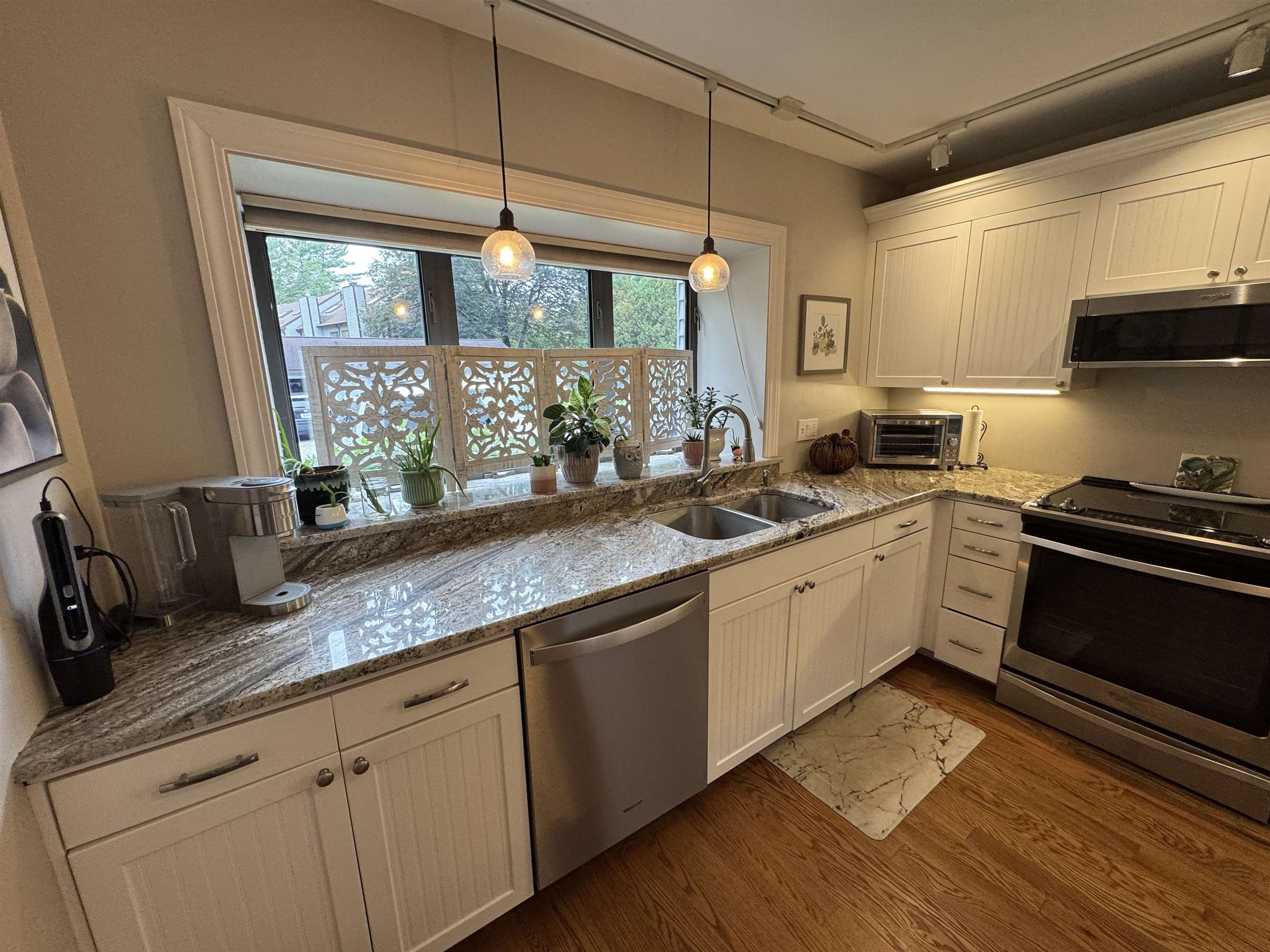 Homes for sale in Merrimack, NH | 23 Pondview Dr, Merrimack, NH 03054 | MLS# 5065756