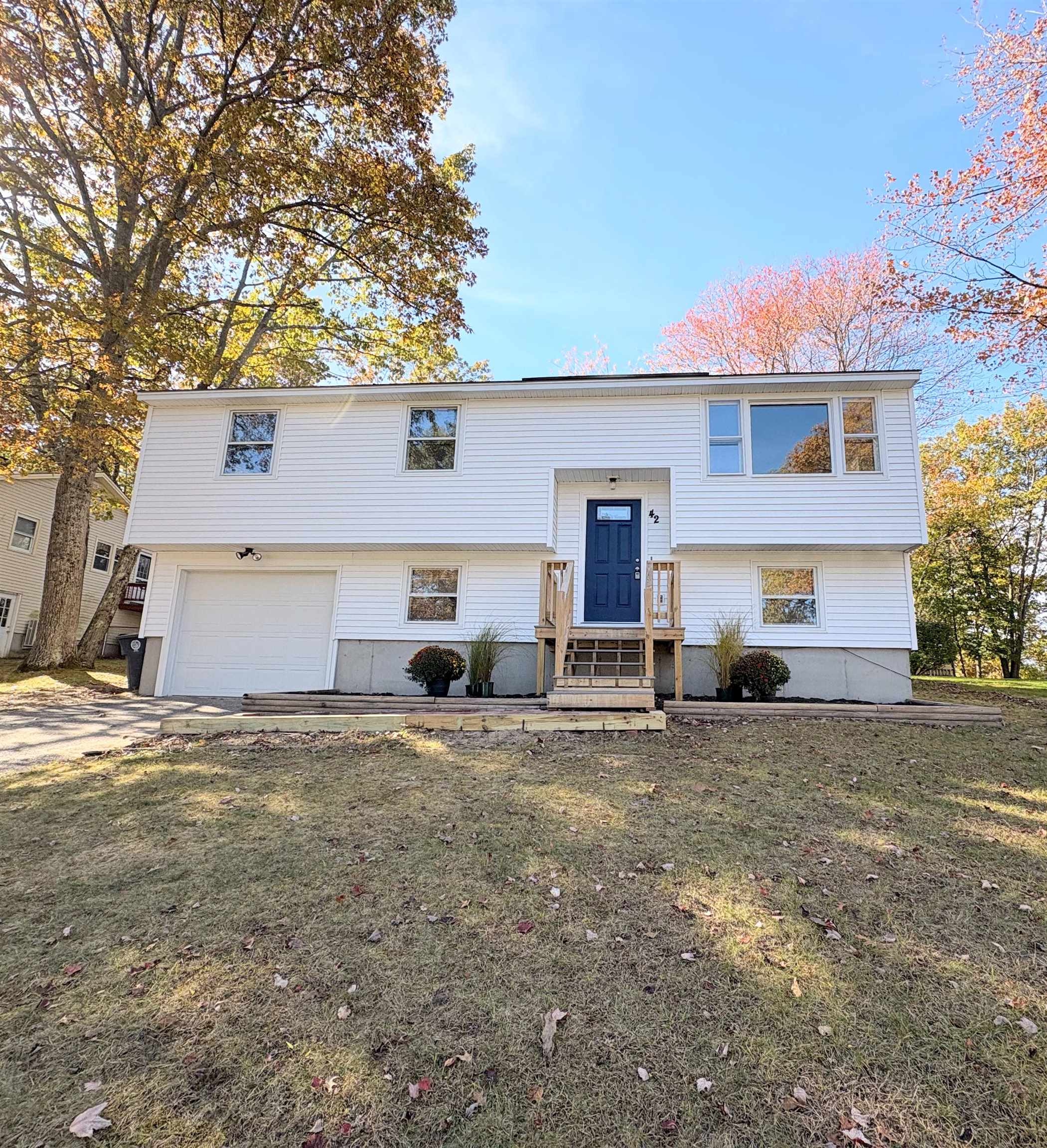 42 Woodfield St, Nashua, NH 03062