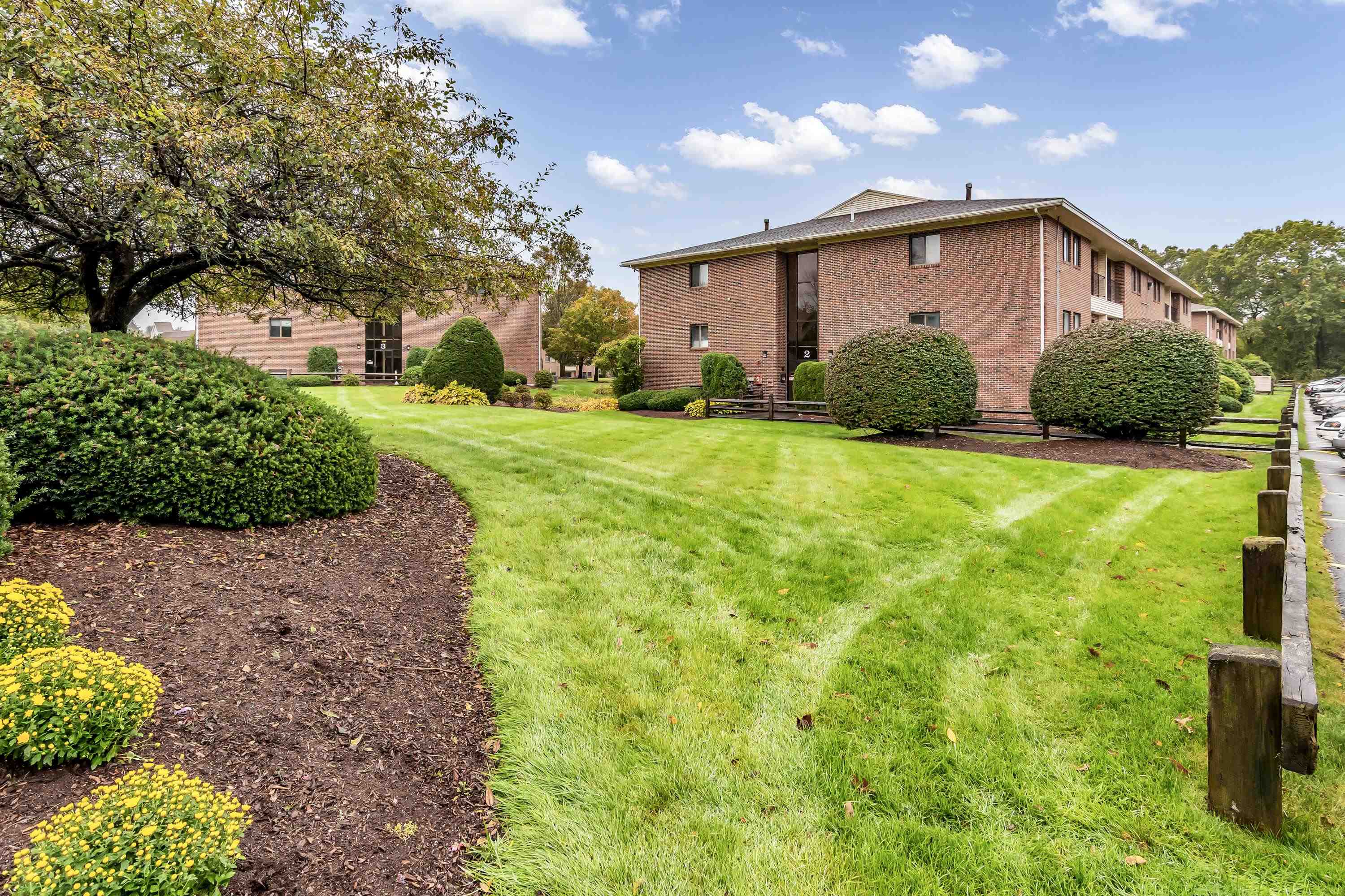 Homes for sale in Hudson, NH | 213 Abbott Farm Ln, Hudson, NH 03051 | MLS# 5065973