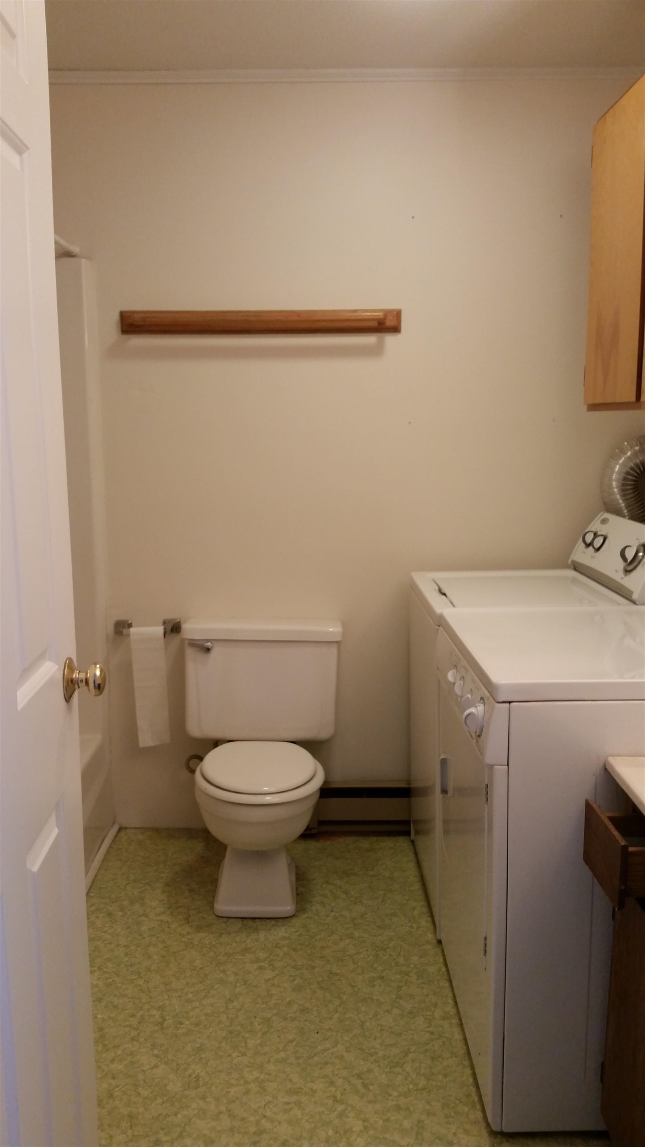 full bath with laundry