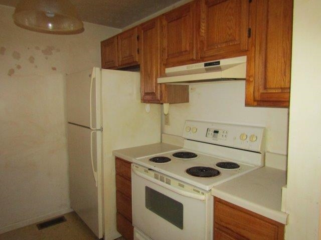 14 Balmoral Dr, Stratham, NH 03885