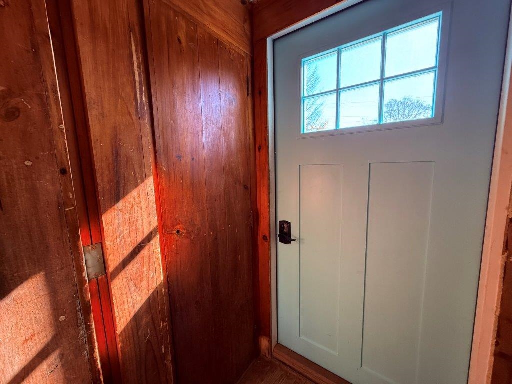 Enclosed Entry 24296957