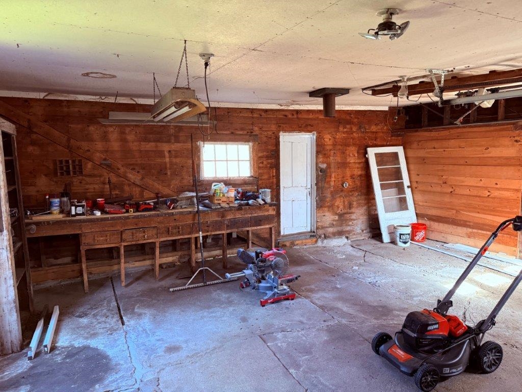 Attached Garage 24296942