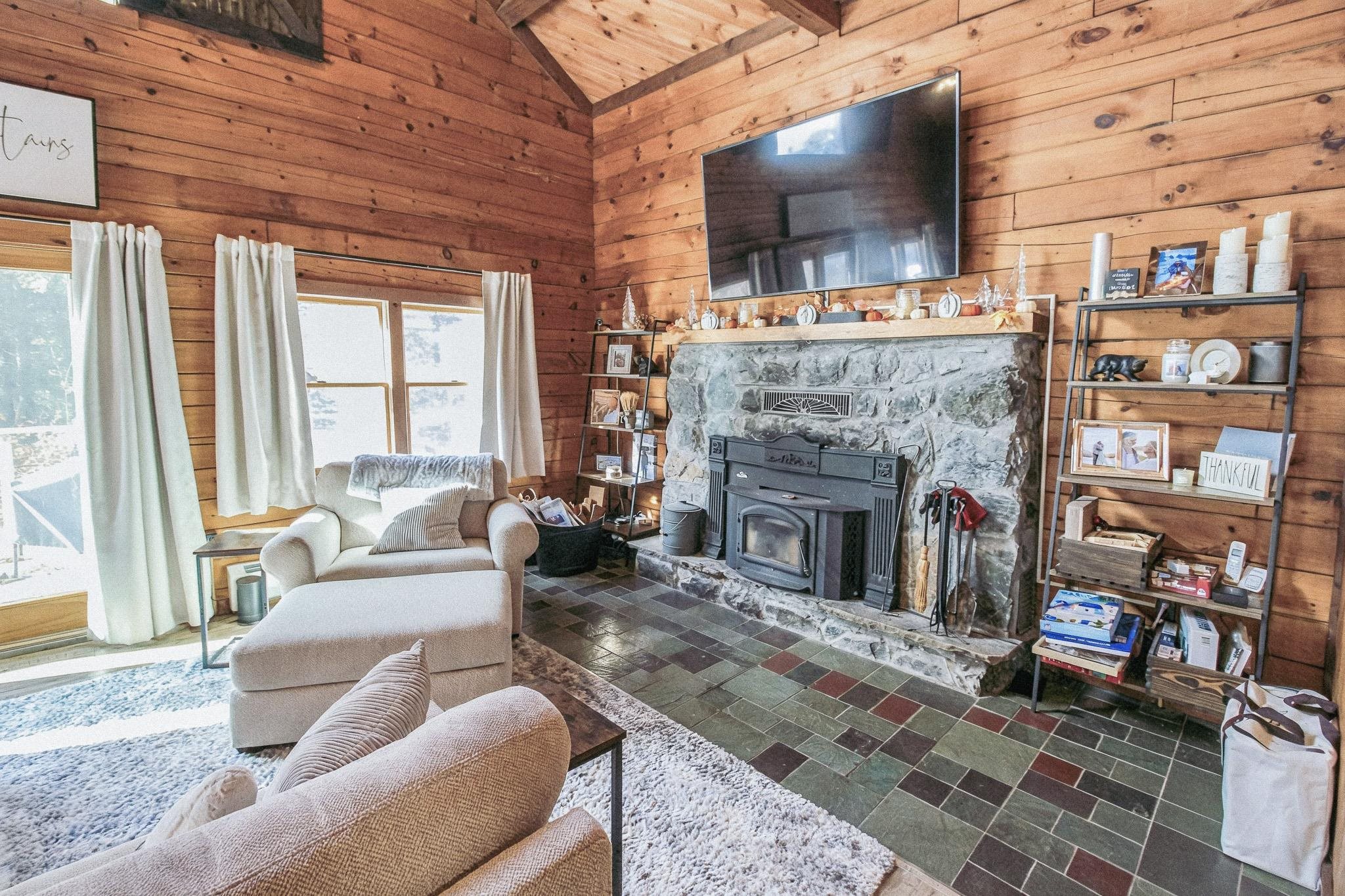 Homes for sale in Hartford, VT | 219 Wildlife Rd, Hartford, VT 05001 | MLS# 5066433