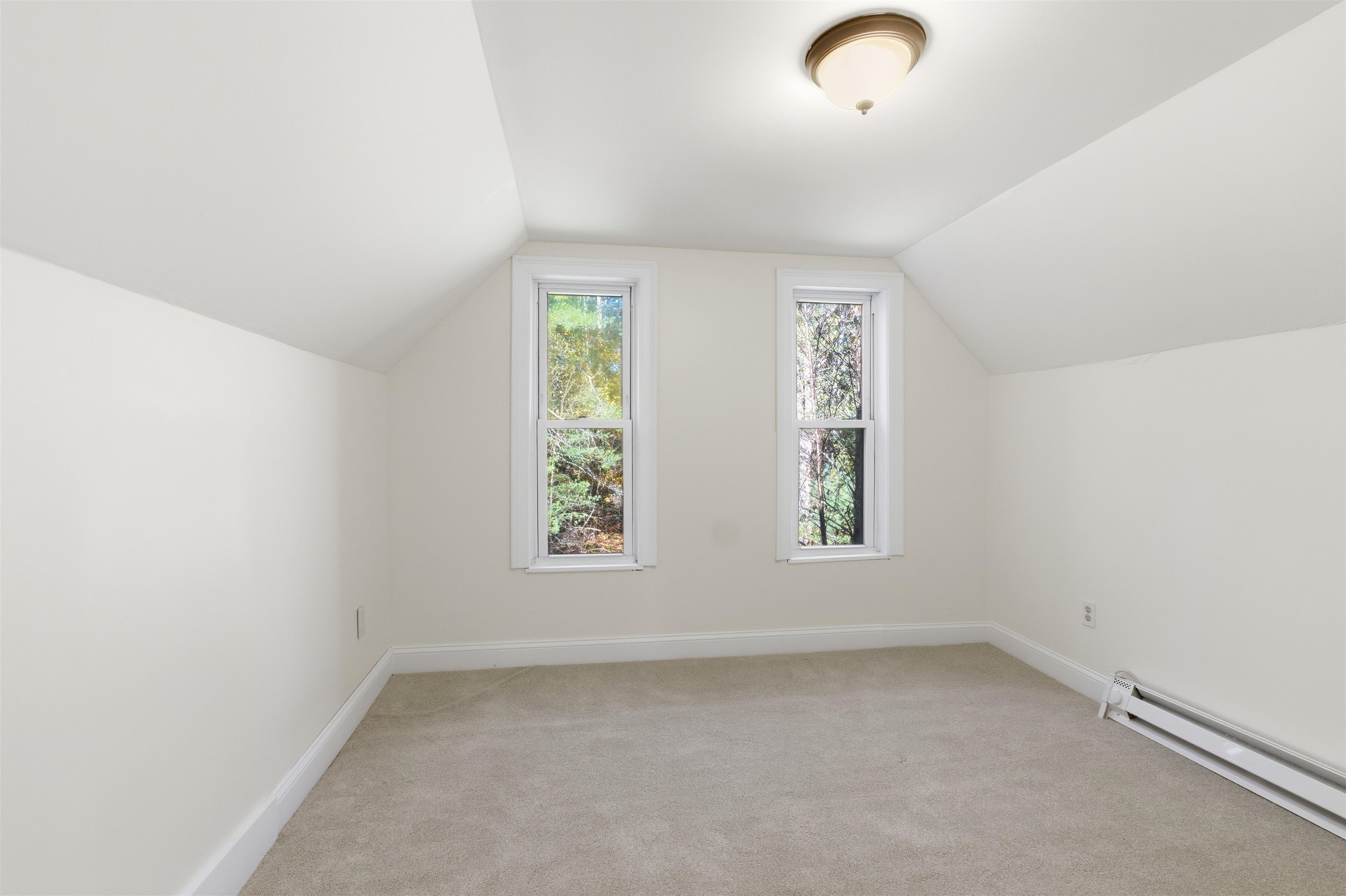 2nd floor bedroom 24305729