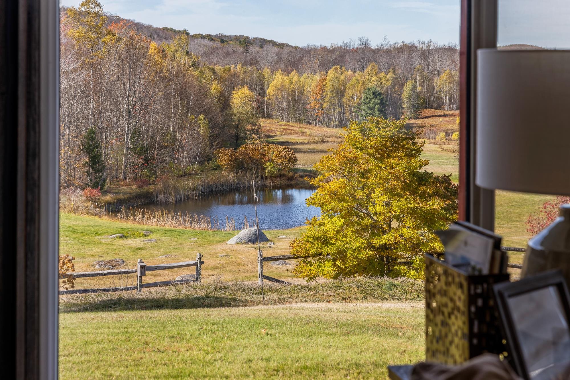 Pretty pond 24309175