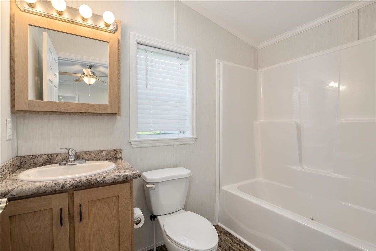 843 High St, Candia, NH 03034