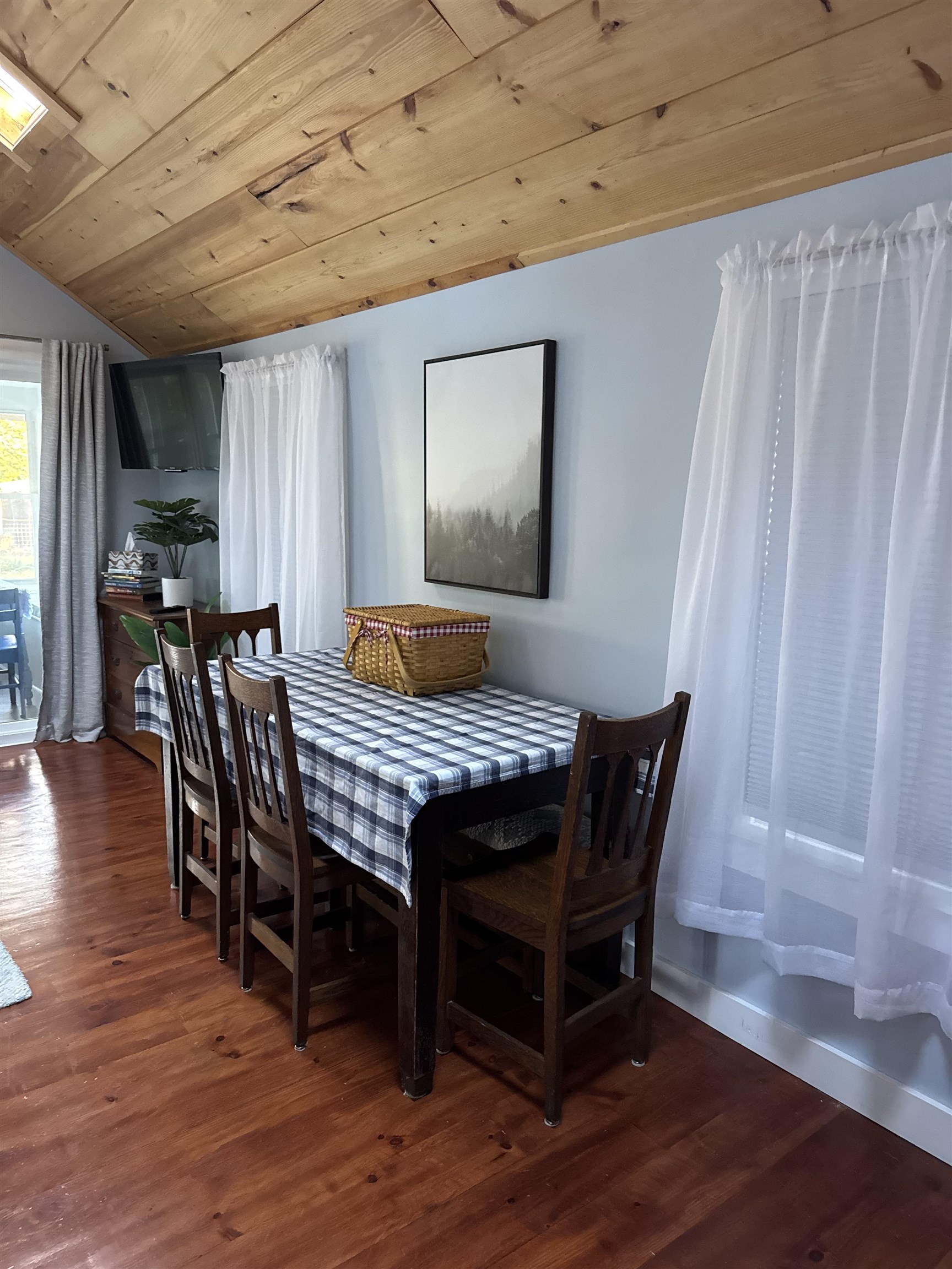 A Place For Sharing a Meal 24312563