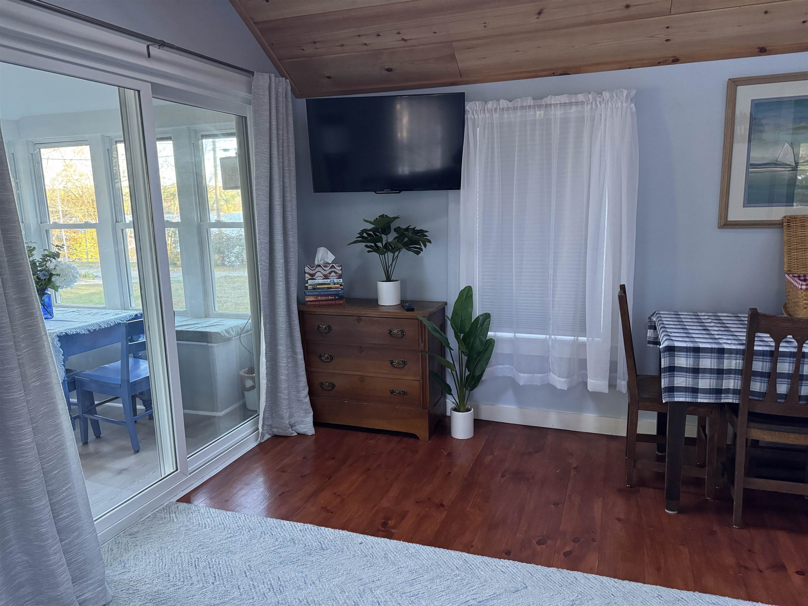 Dining Area 24312560