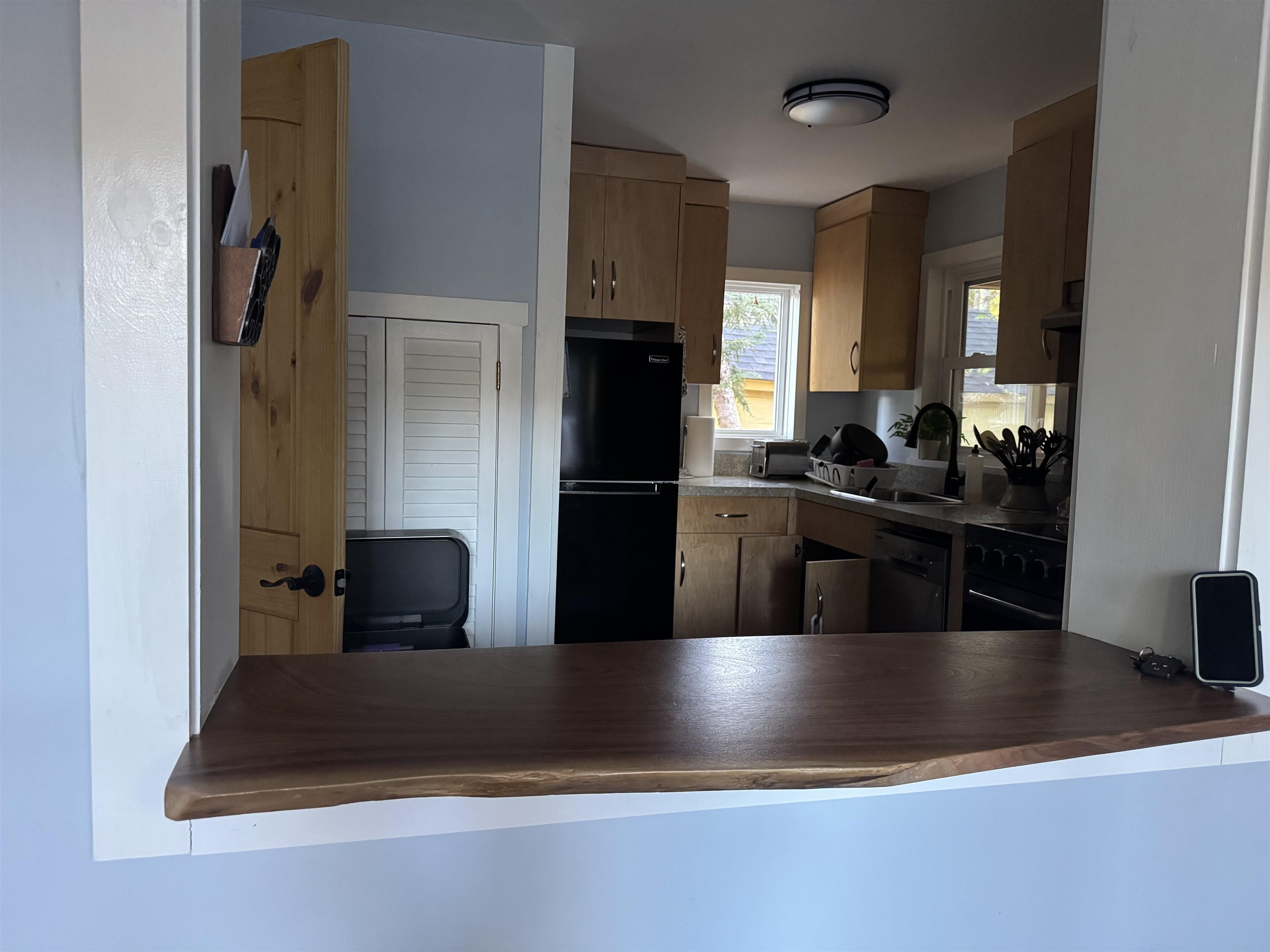 Kitchen View From Mudroom 24312536