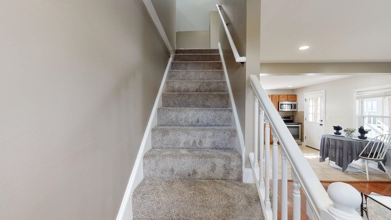 Stairs to 2nd floor - new carpet